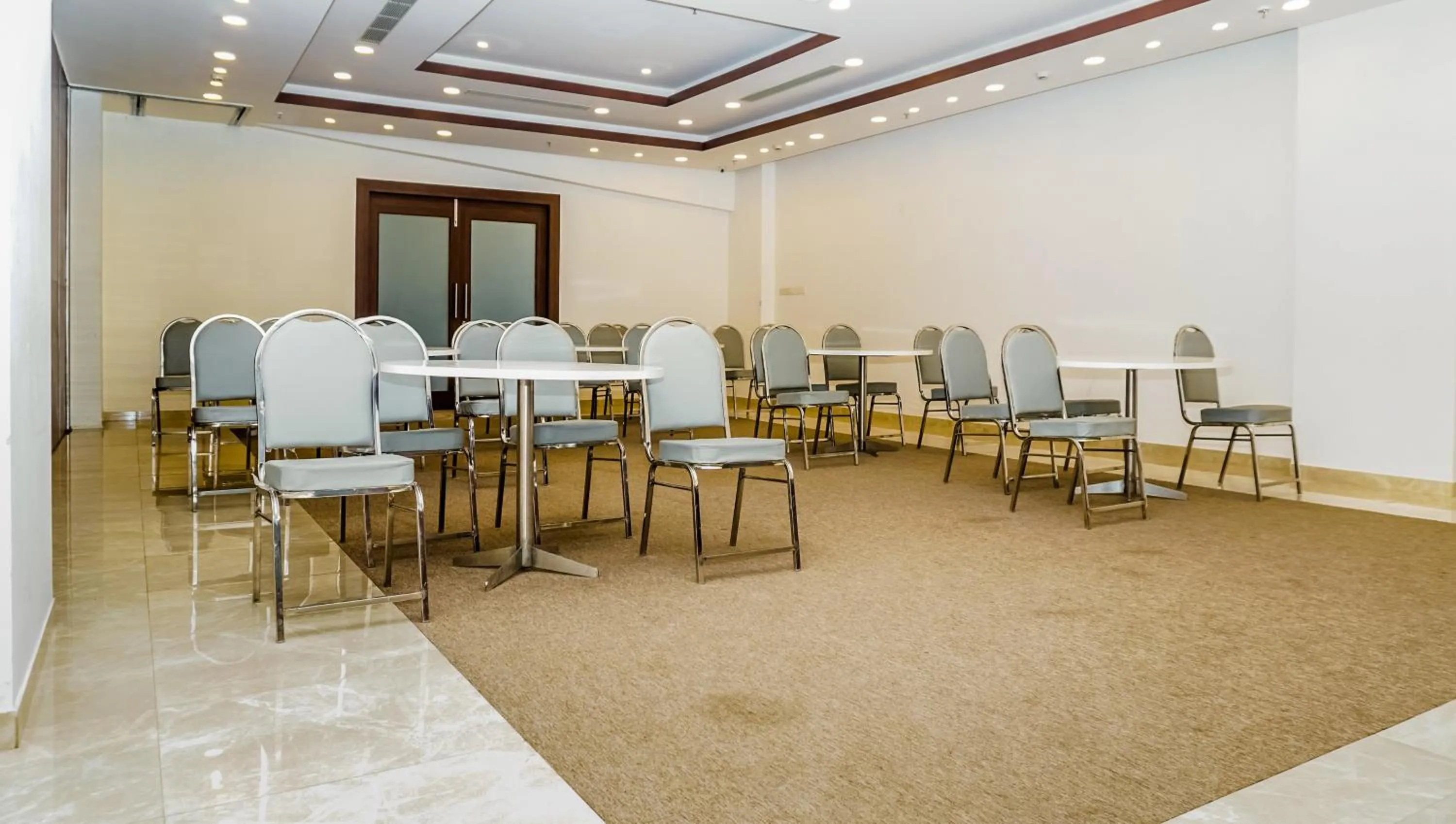 Seating area in The Altruist Hotel Navi Mumbai-1