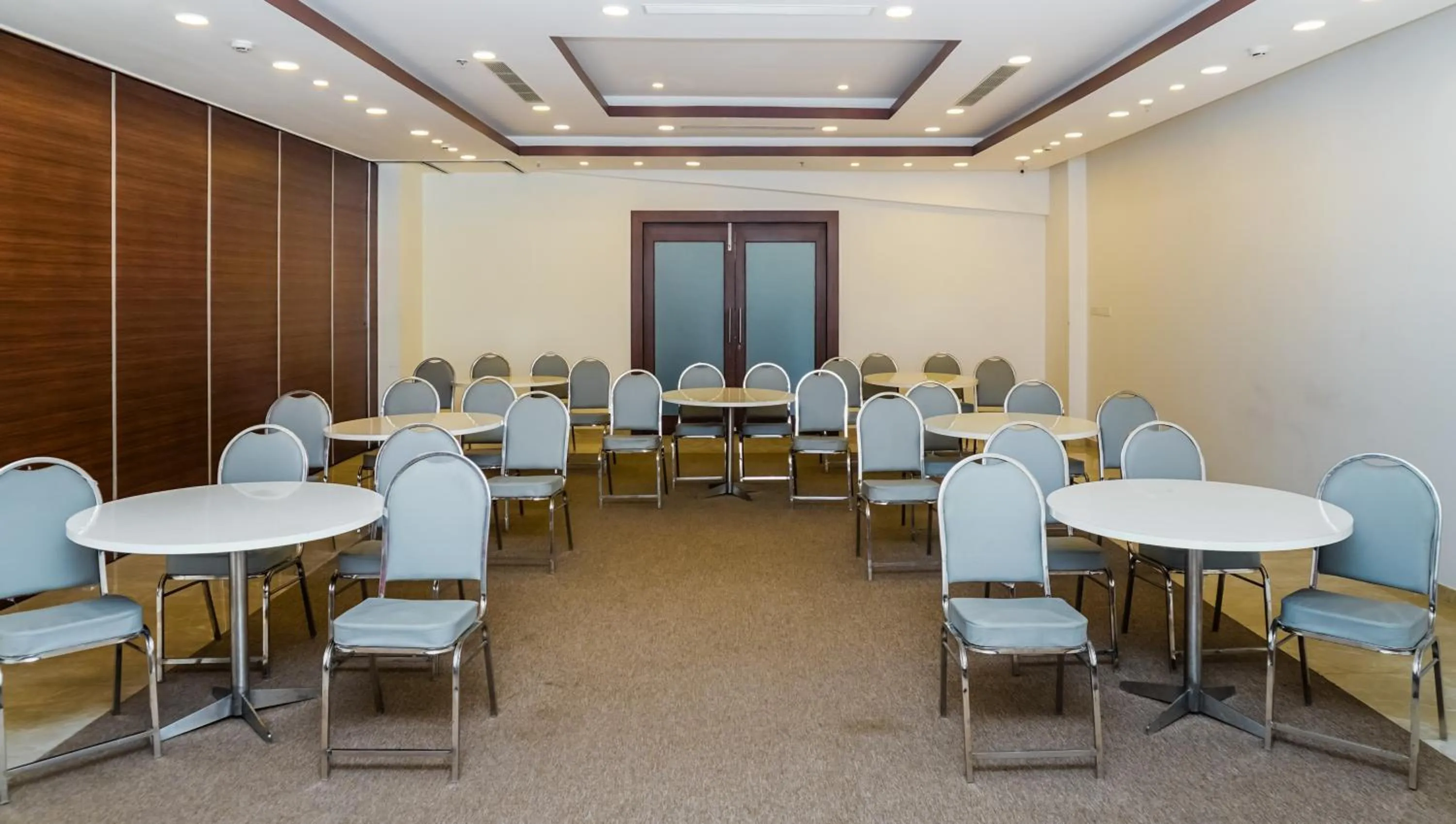 Living room in The Altruist Hotel Navi Mumbai-1