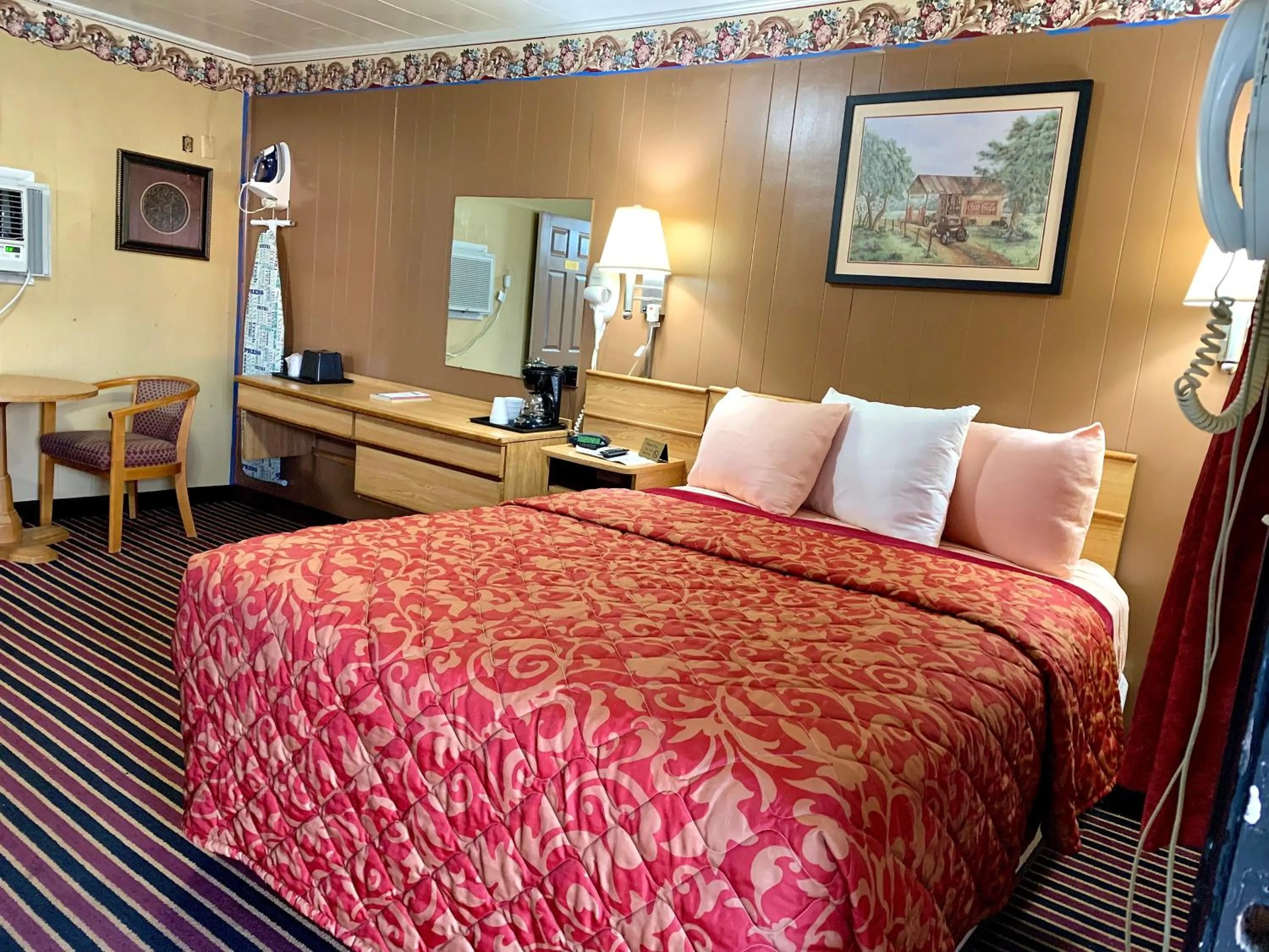 Photo of the whole room, Bed in Relax Inn Vinita
