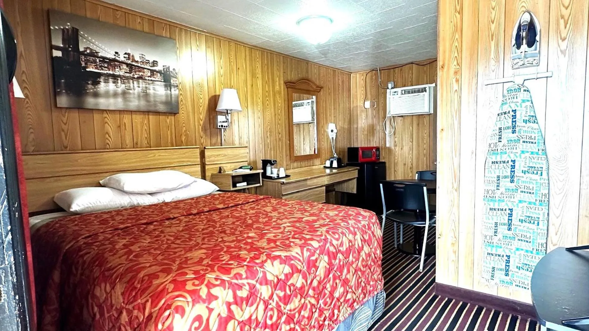 Bedroom, Bed in Relax Inn Vinita