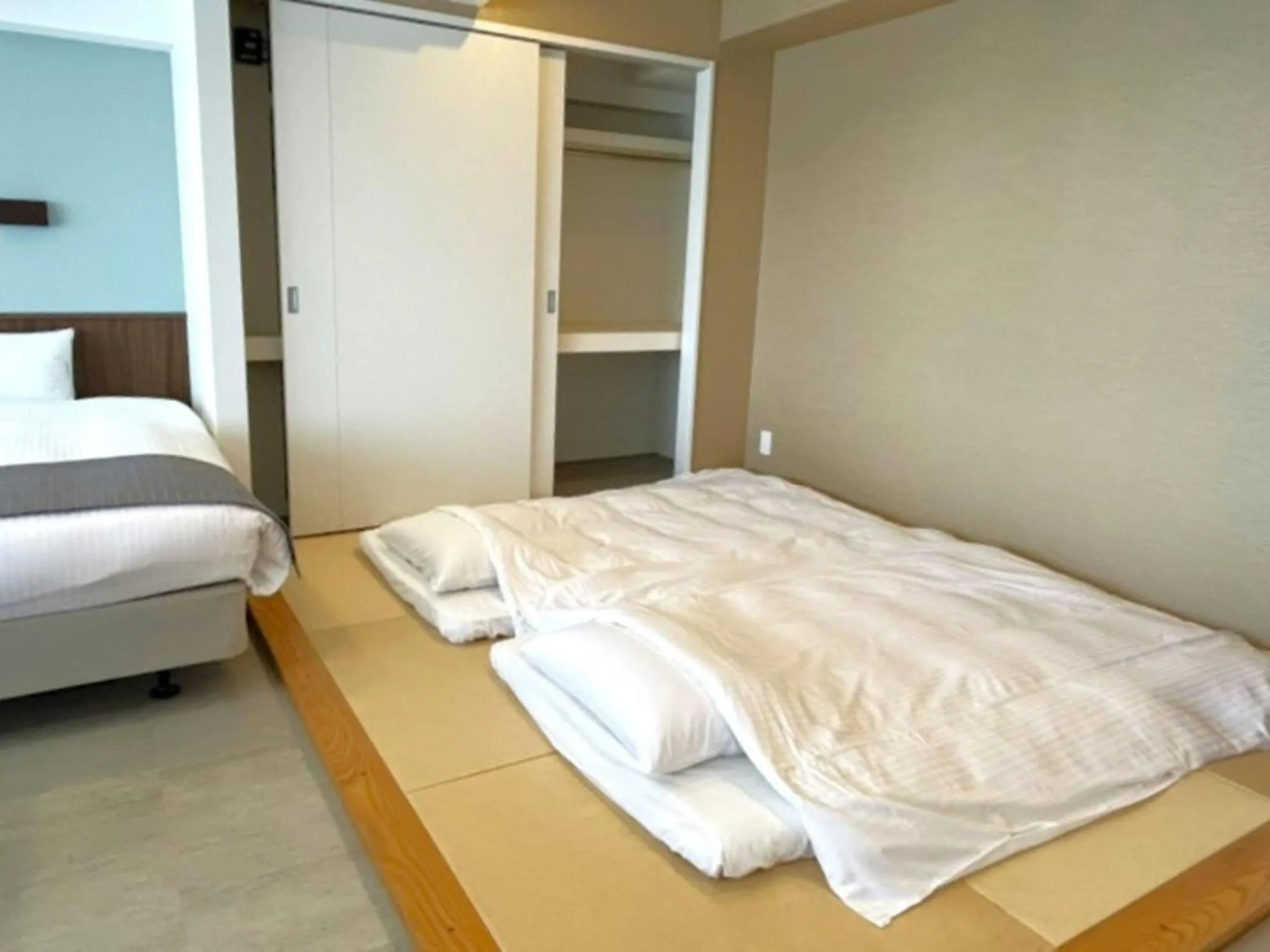 Bed in Sunset Resort Canphou