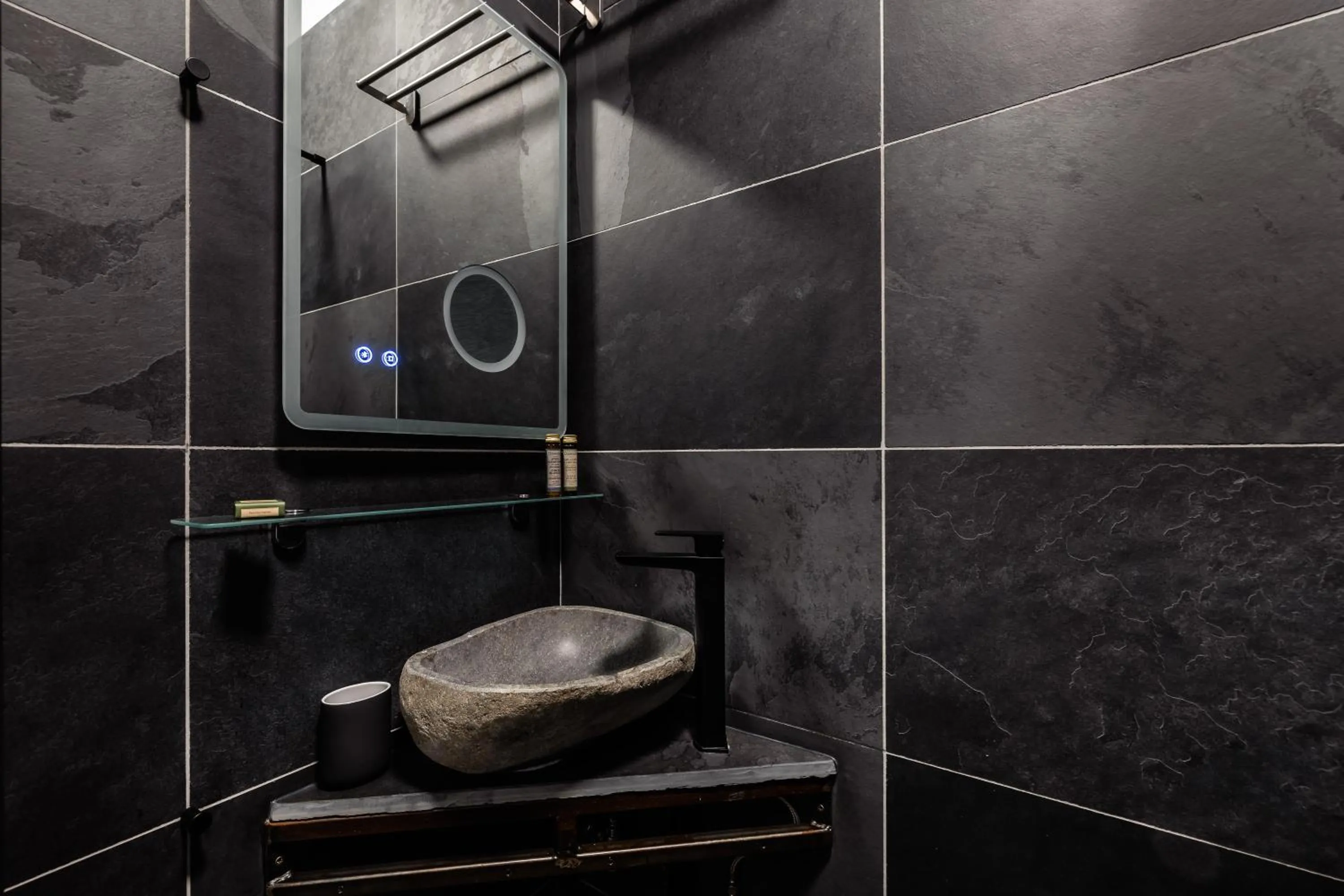 Bathroom in Cardiff Arms Bistro & Hotel