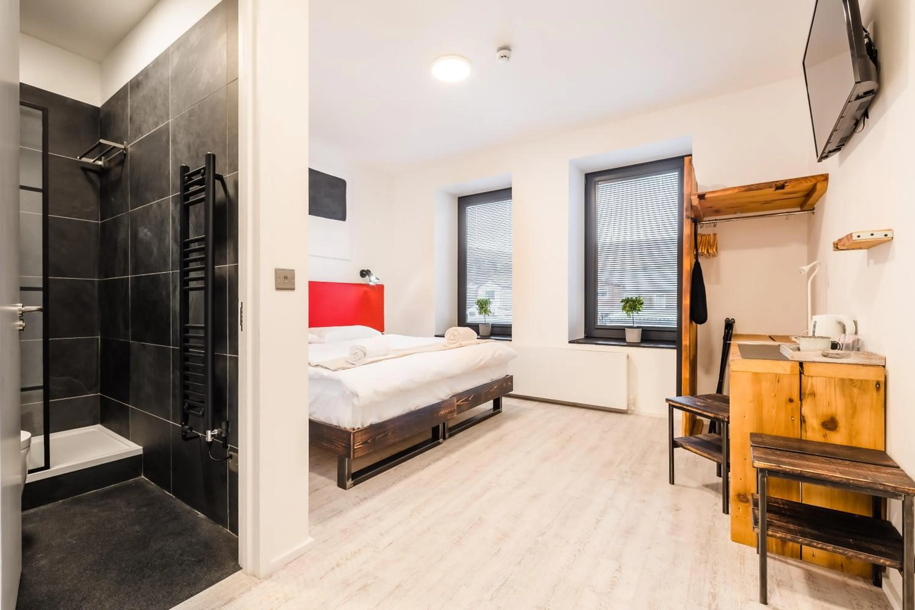 Photo of the whole room, Bed in Cardiff Arms Bistro & Hotel