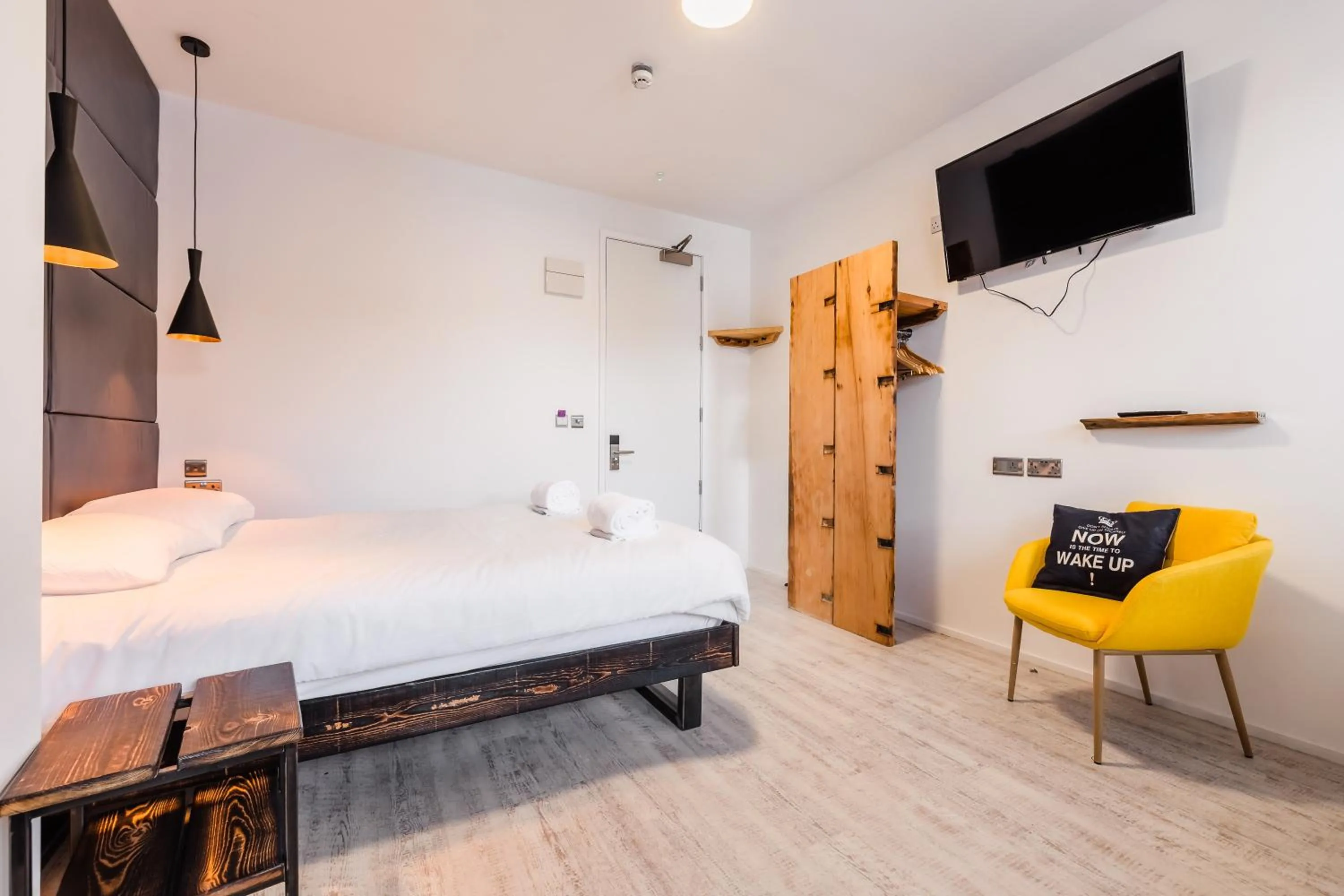 Photo of the whole room, Bed in Cardiff Arms Bistro & Hotel