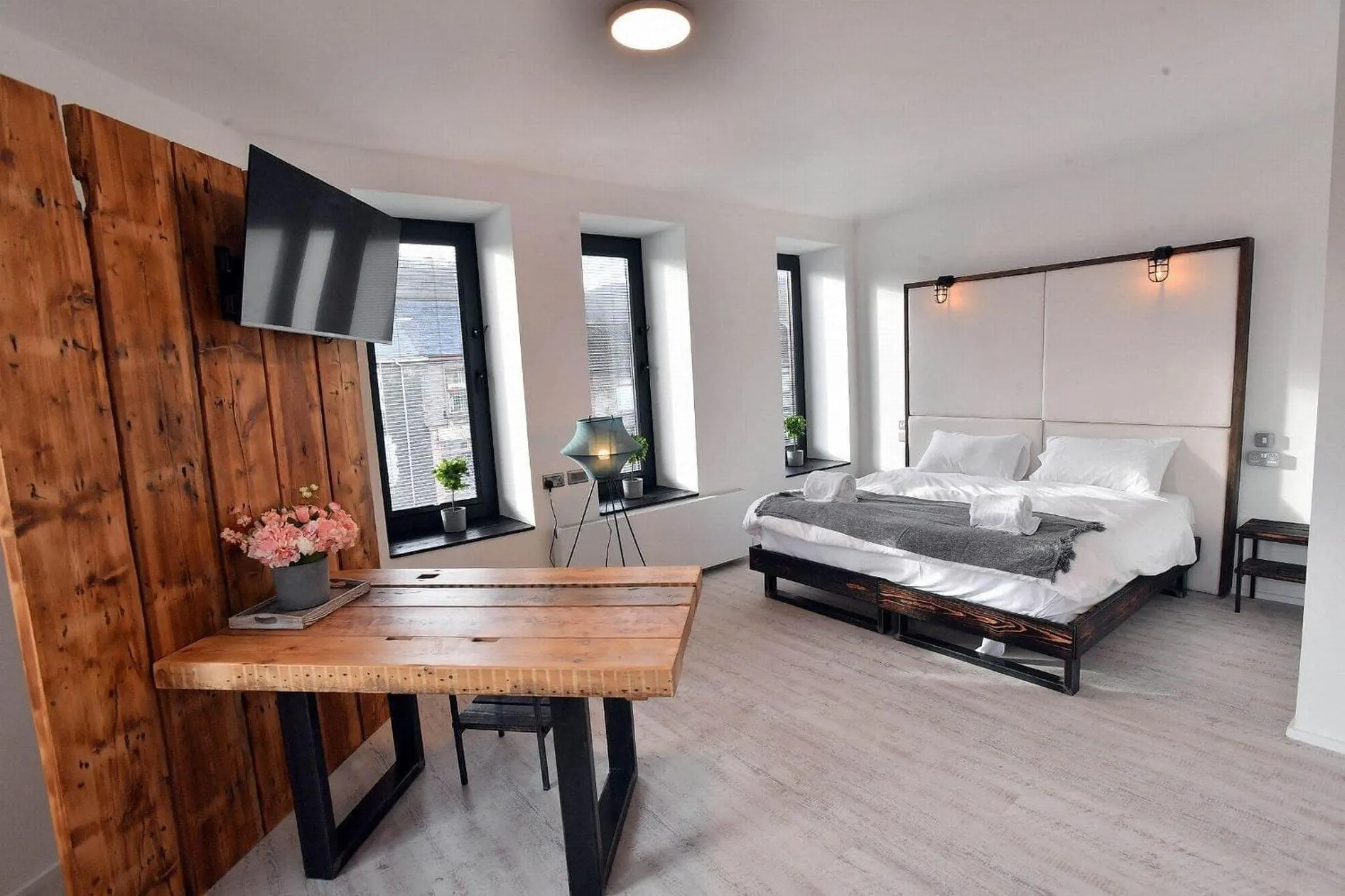 Photo of the whole room, Bed in Cardiff Arms Bistro & Hotel