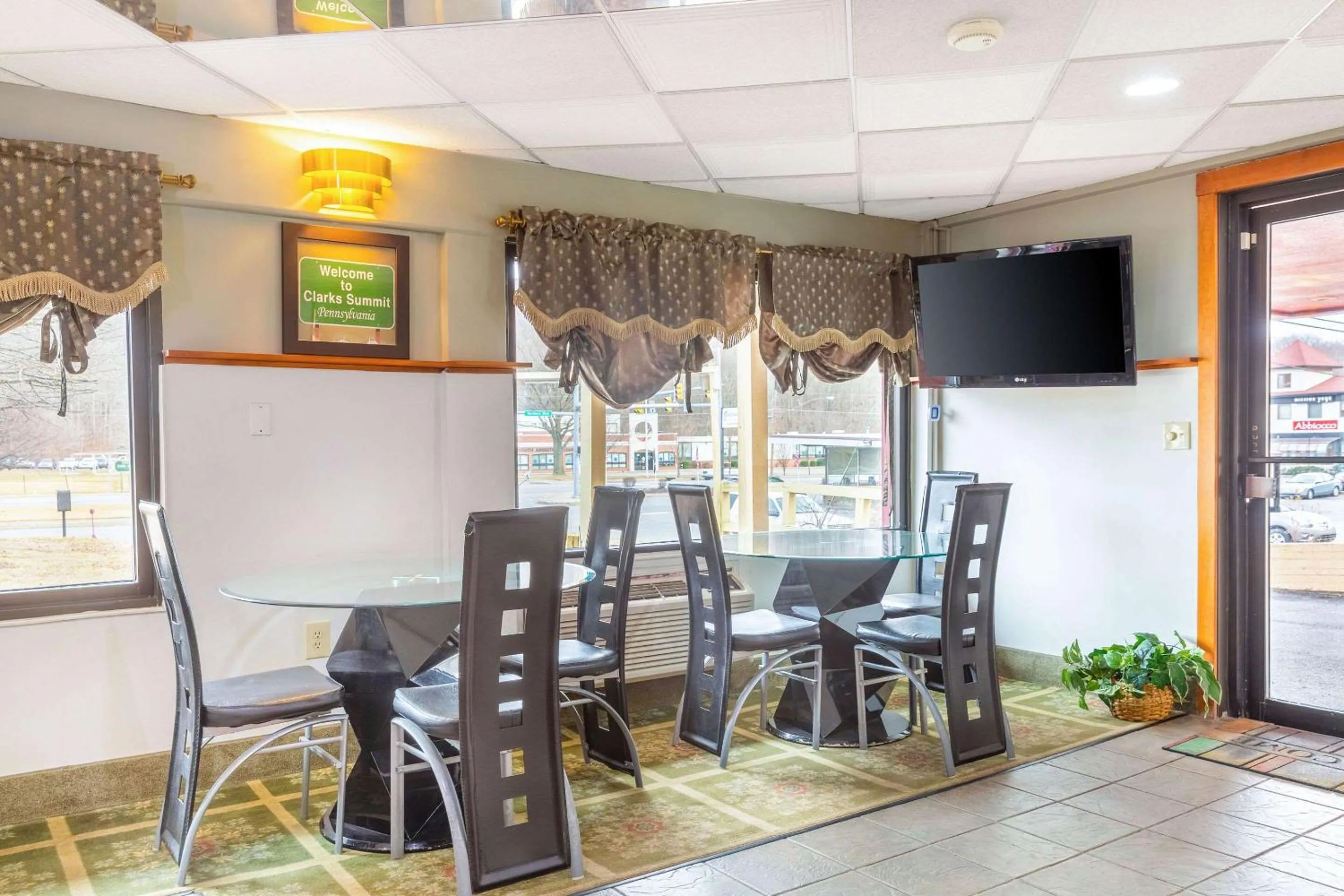 Lobby or reception in Econo Lodge Clarks Summit - Scranton