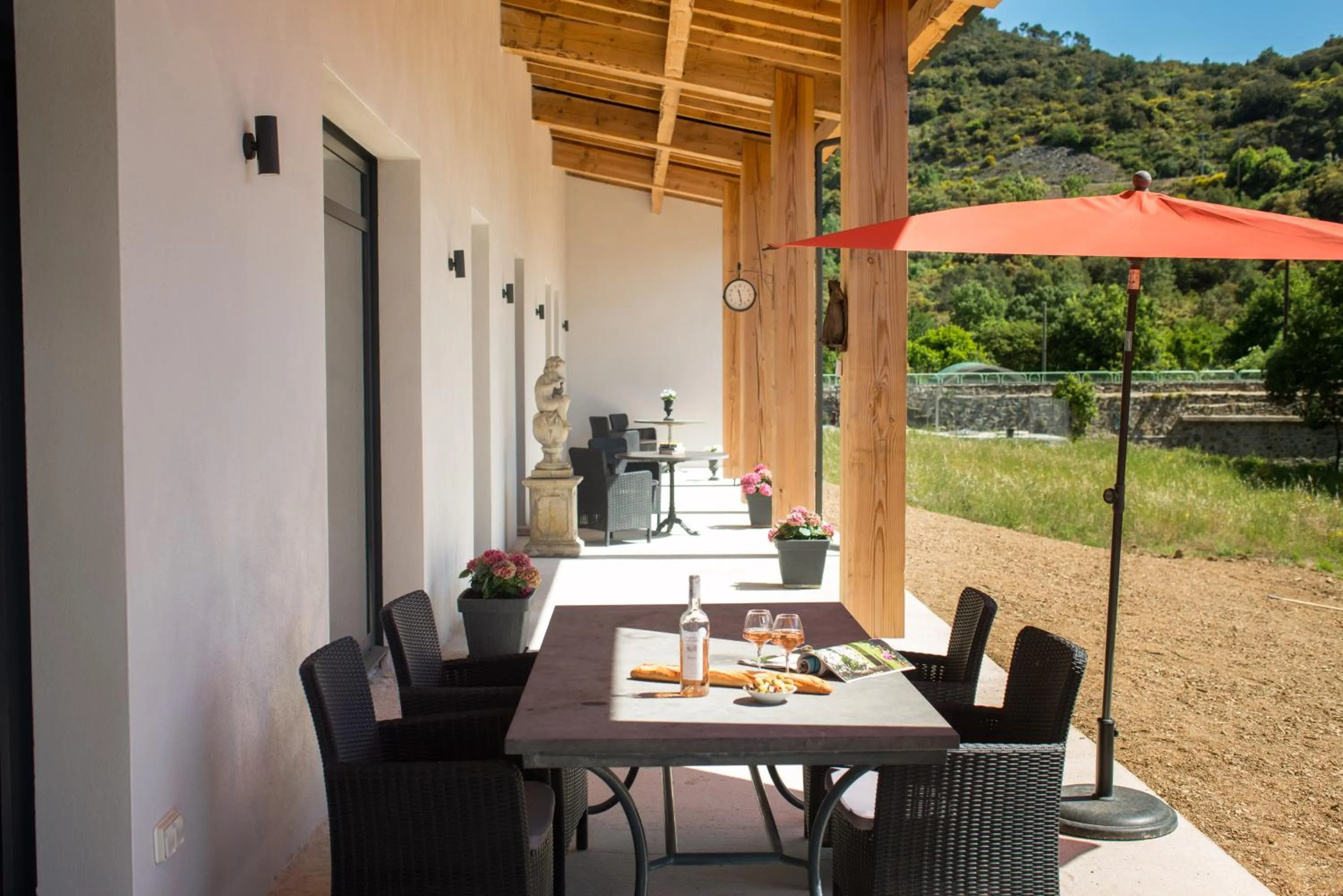 Facade/entrance in villa d'illouvre