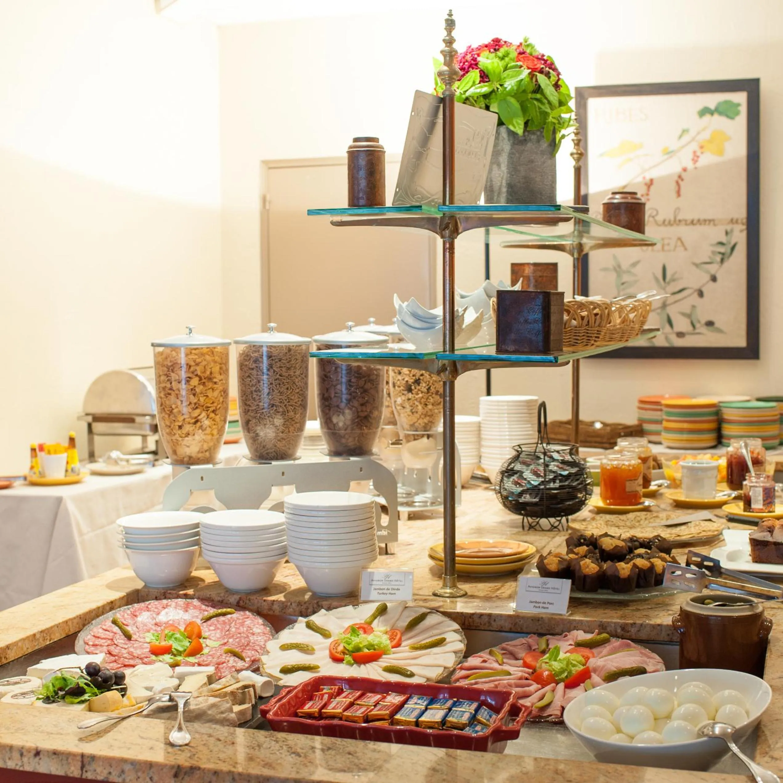 Restaurant/places to eat in Avignon Grand Hotel