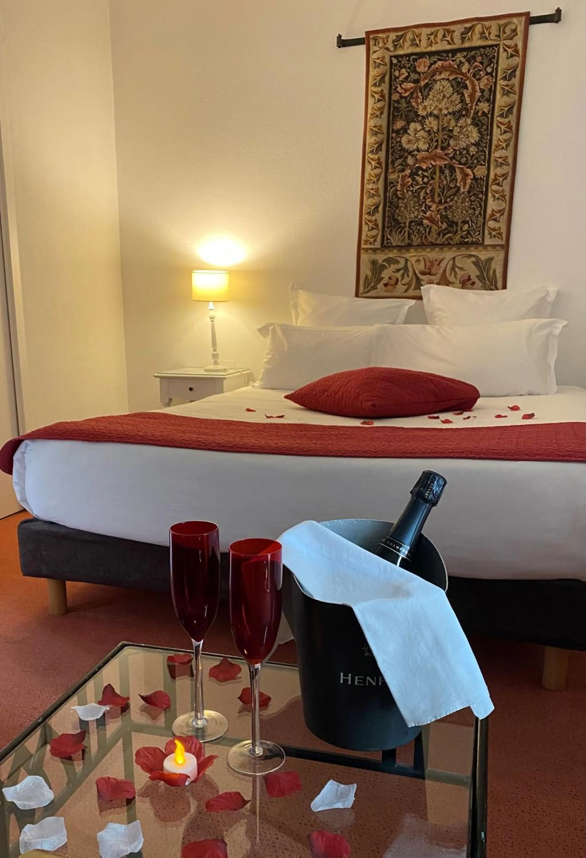 Food and drinks, Bed in Avignon Grand Hotel