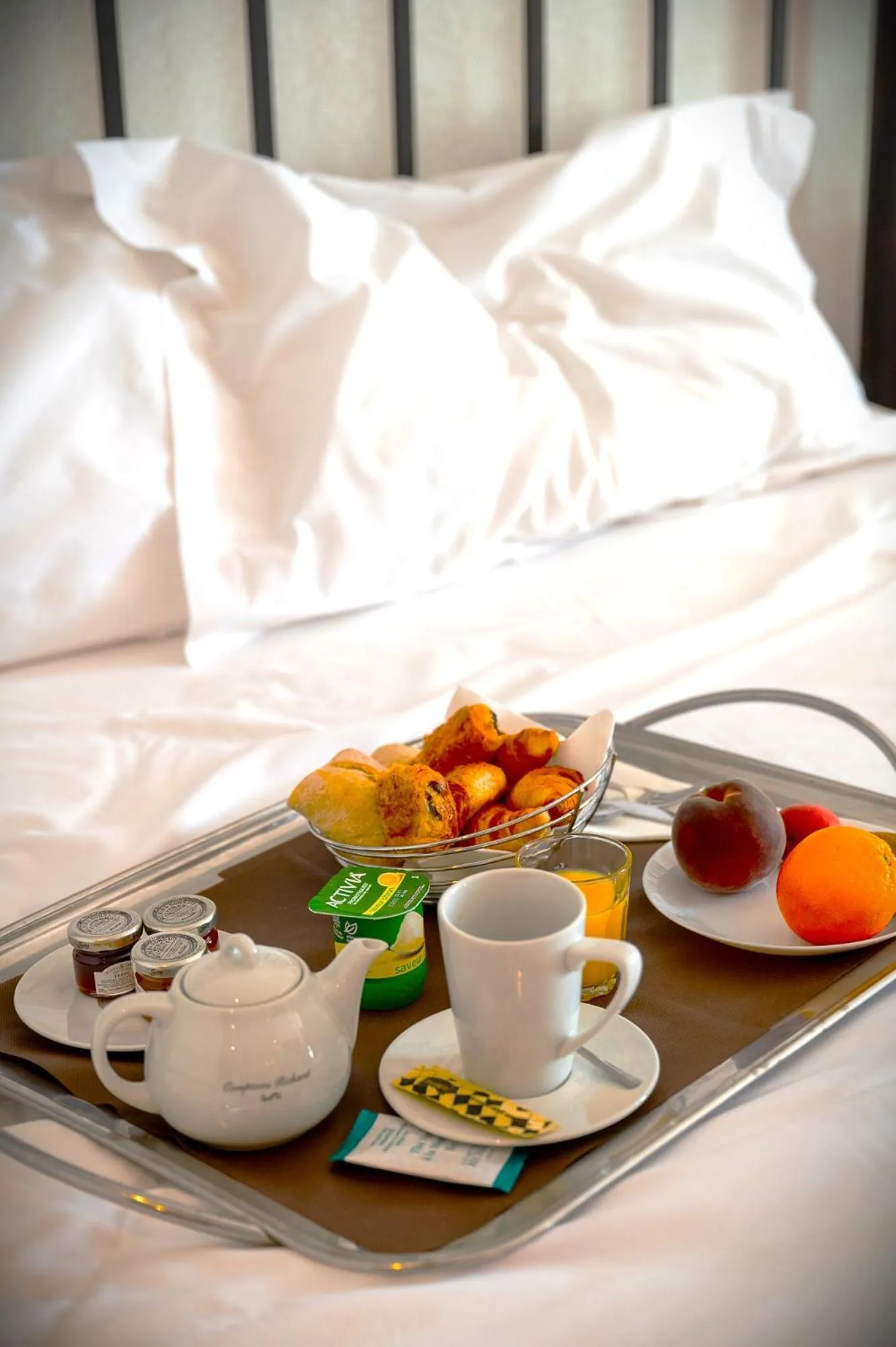 Bed in Avignon Grand Hotel