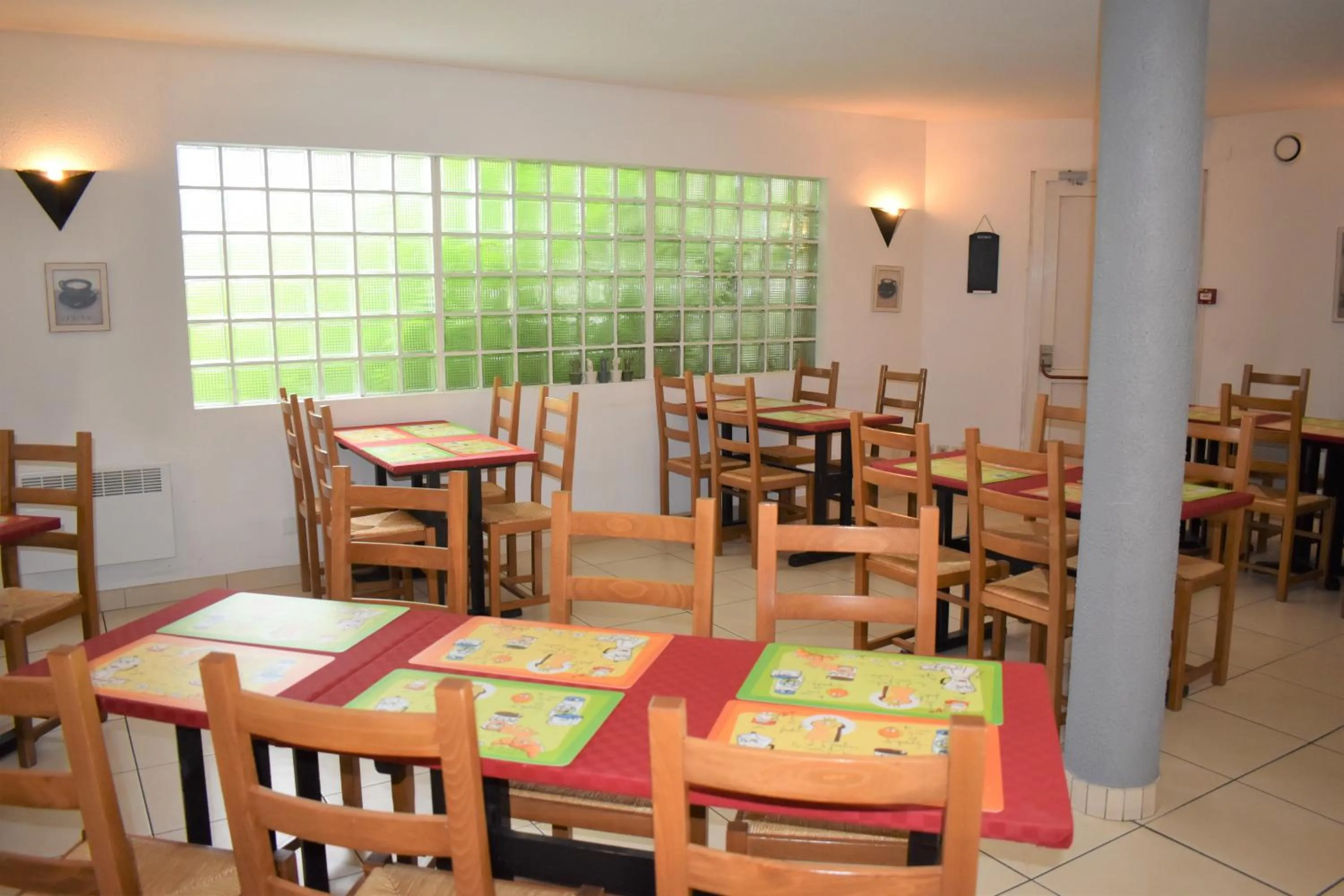 Restaurant/places to eat in Cat'Hotel