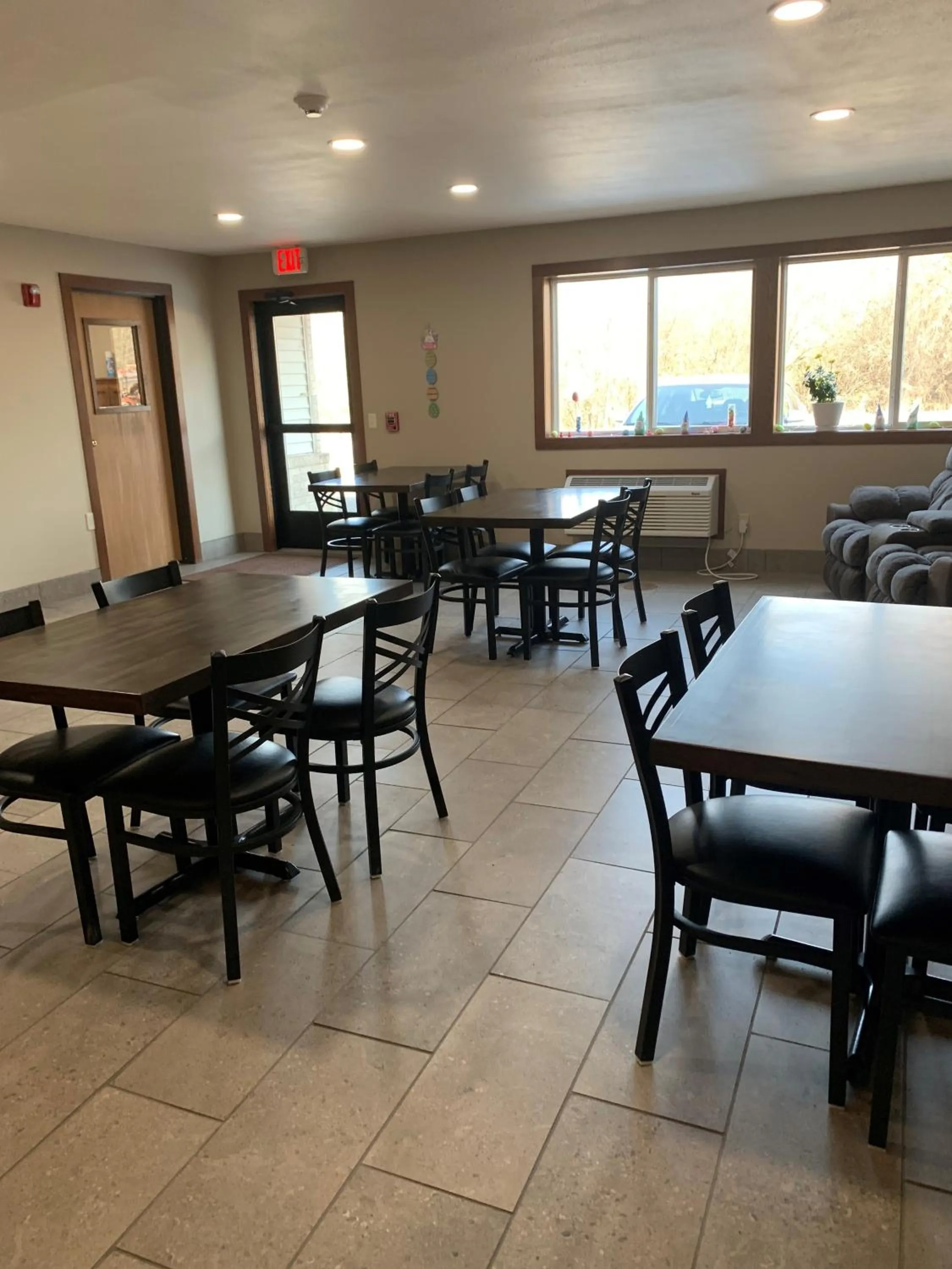 Breakfast in Super 8 by Wyndham Phillips