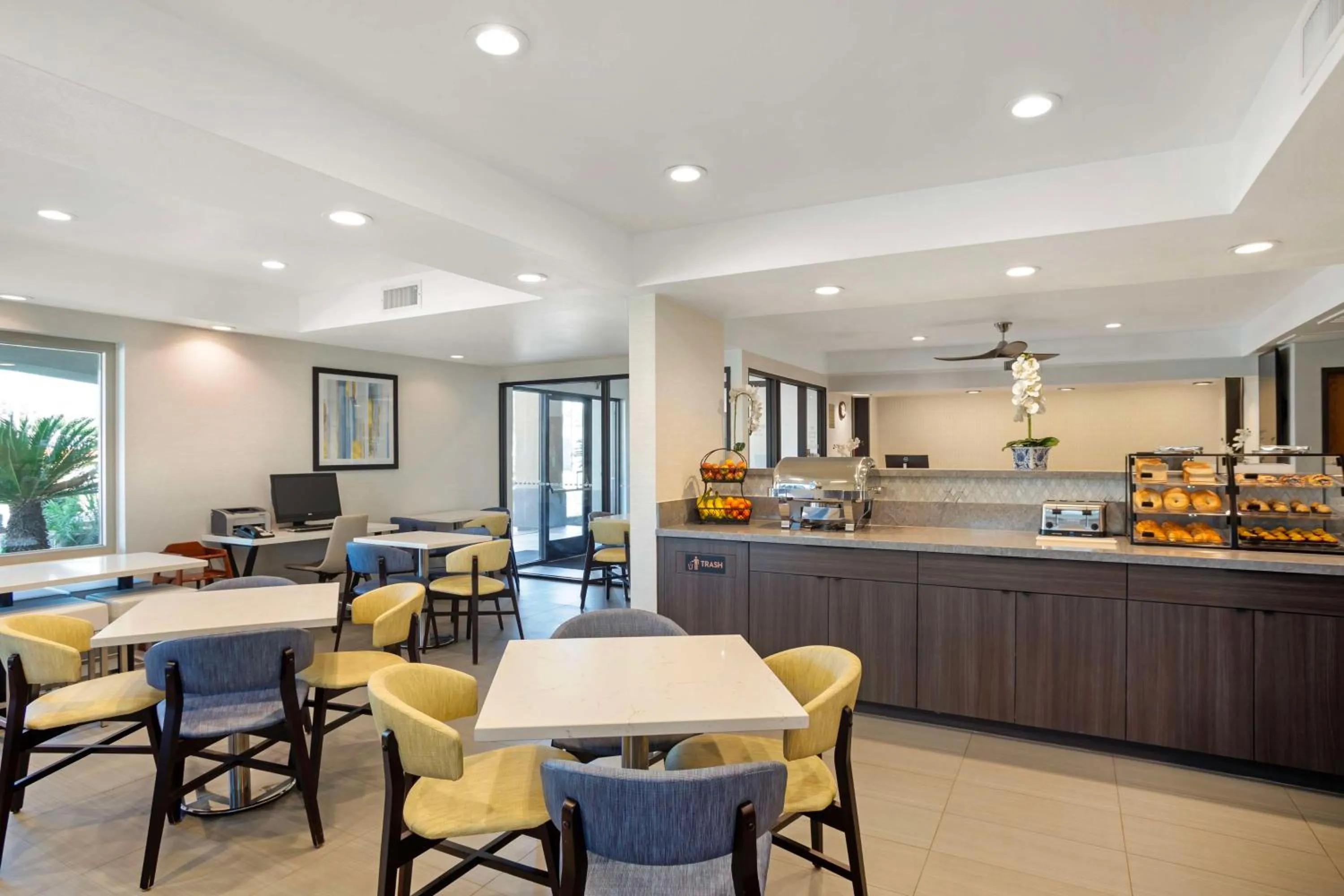 Breakfast in Best Western Exeter Inn & Suites