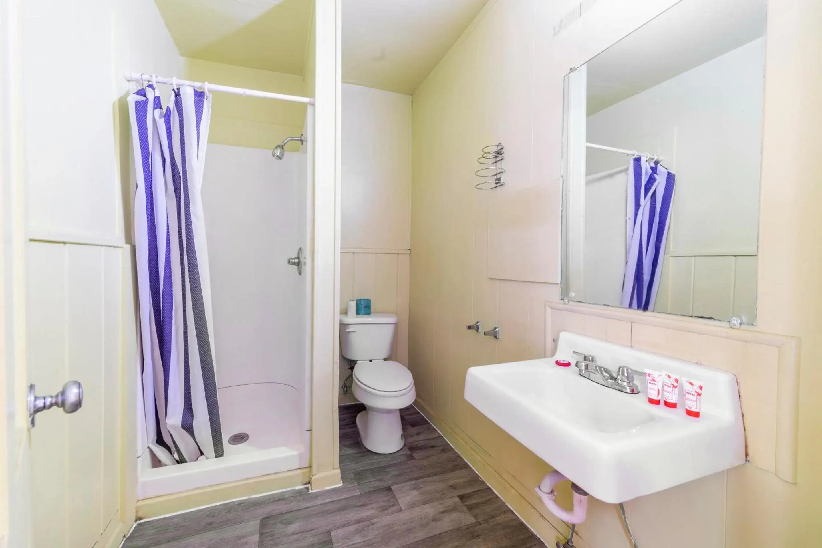 King Bed Smoking in OYO Hotel Brookhaven MS Hwy 51 North King Bed Smoking in OYO Hotel Brookhaven MS Hwy 51 North