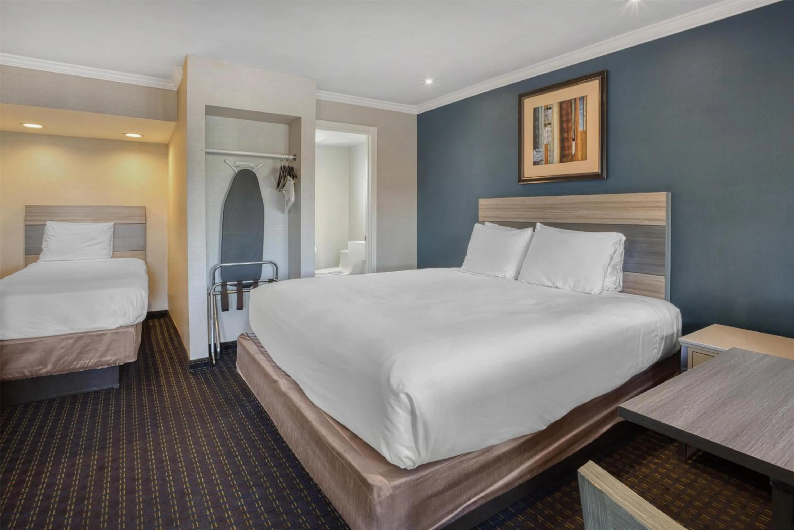 Bedroom, Bed in SureStay Hotel by Best Western San Rafael