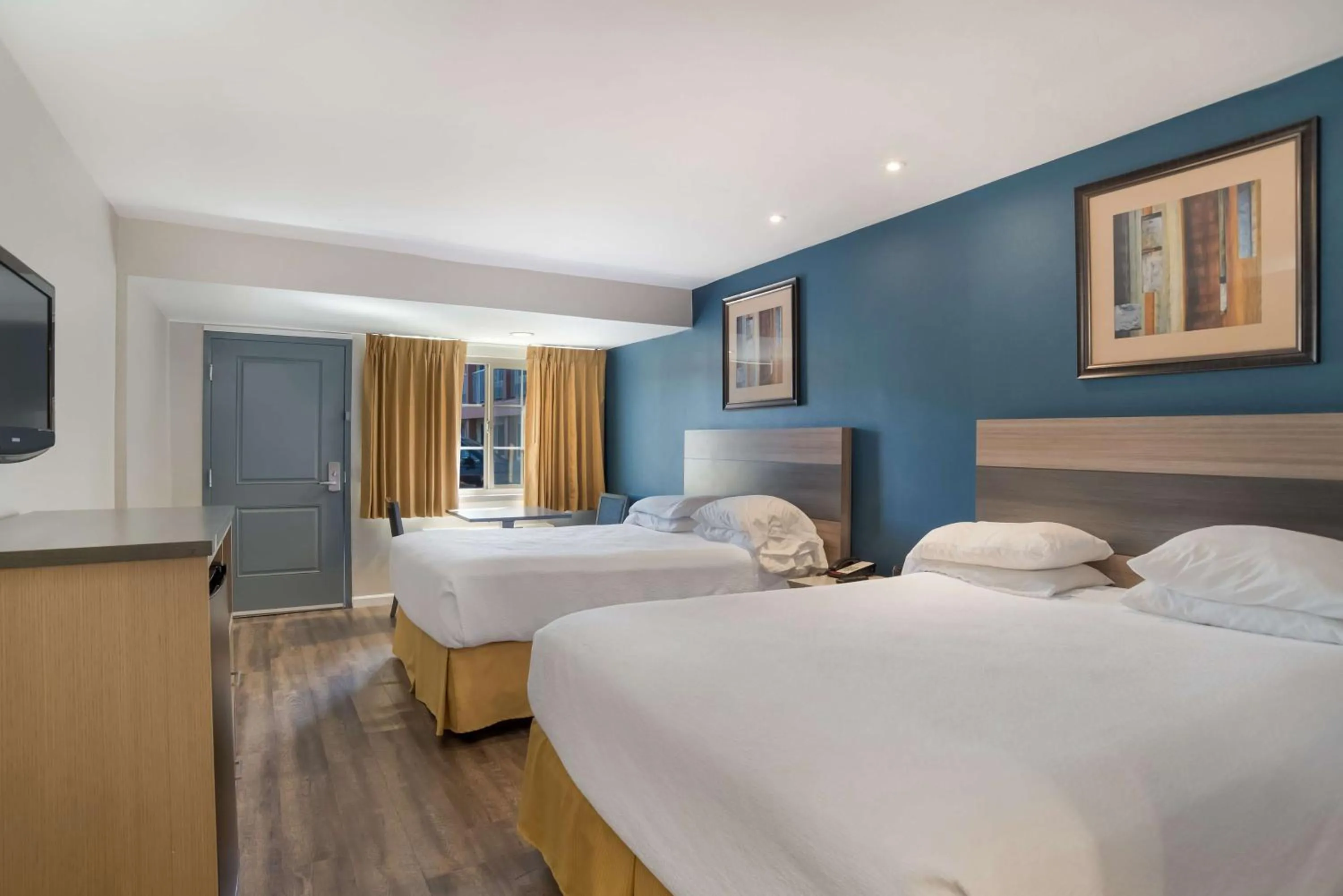 Bedroom, Bed in SureStay Hotel by Best Western San Rafael