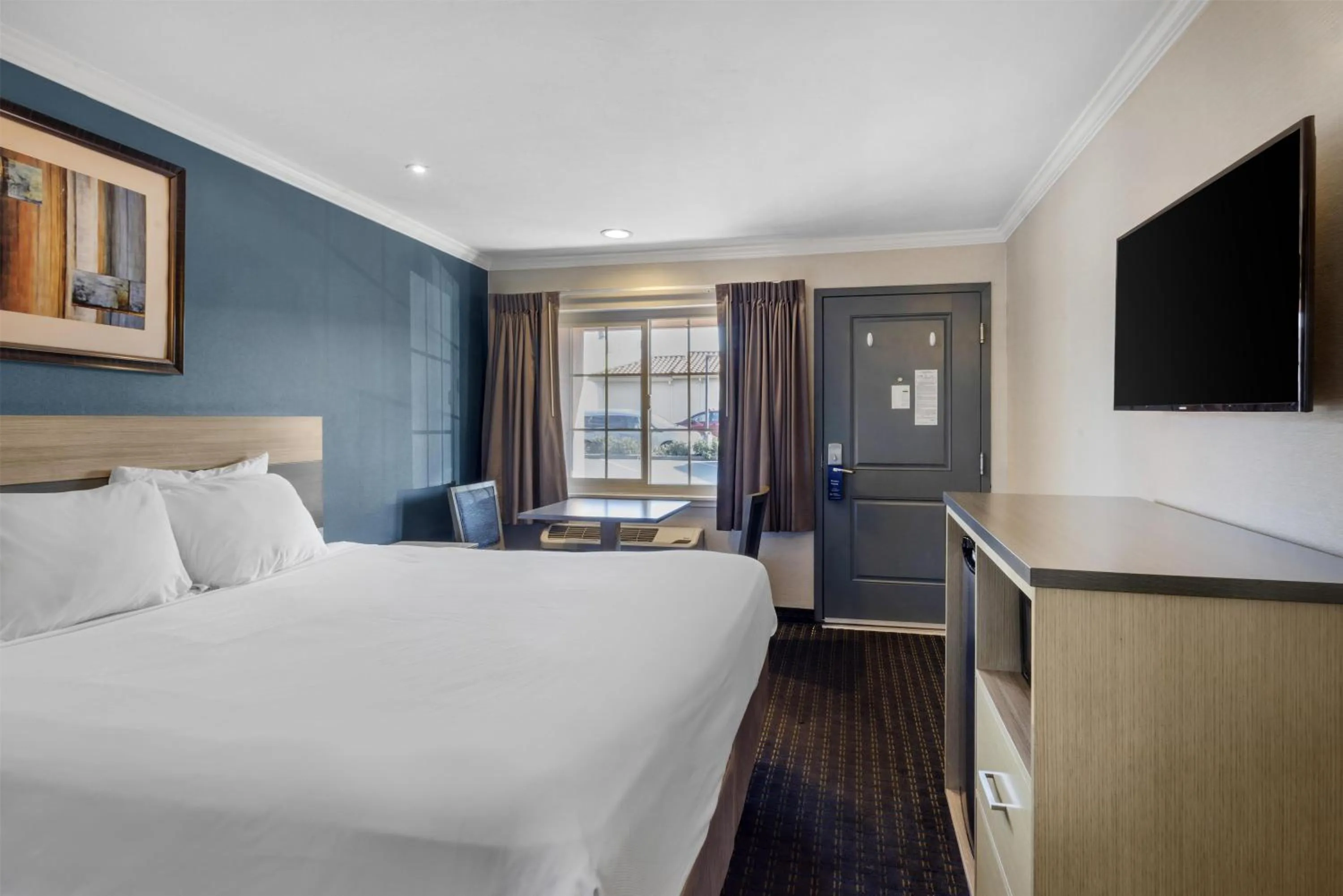 Bedroom, Bed in SureStay Hotel by Best Western San Rafael