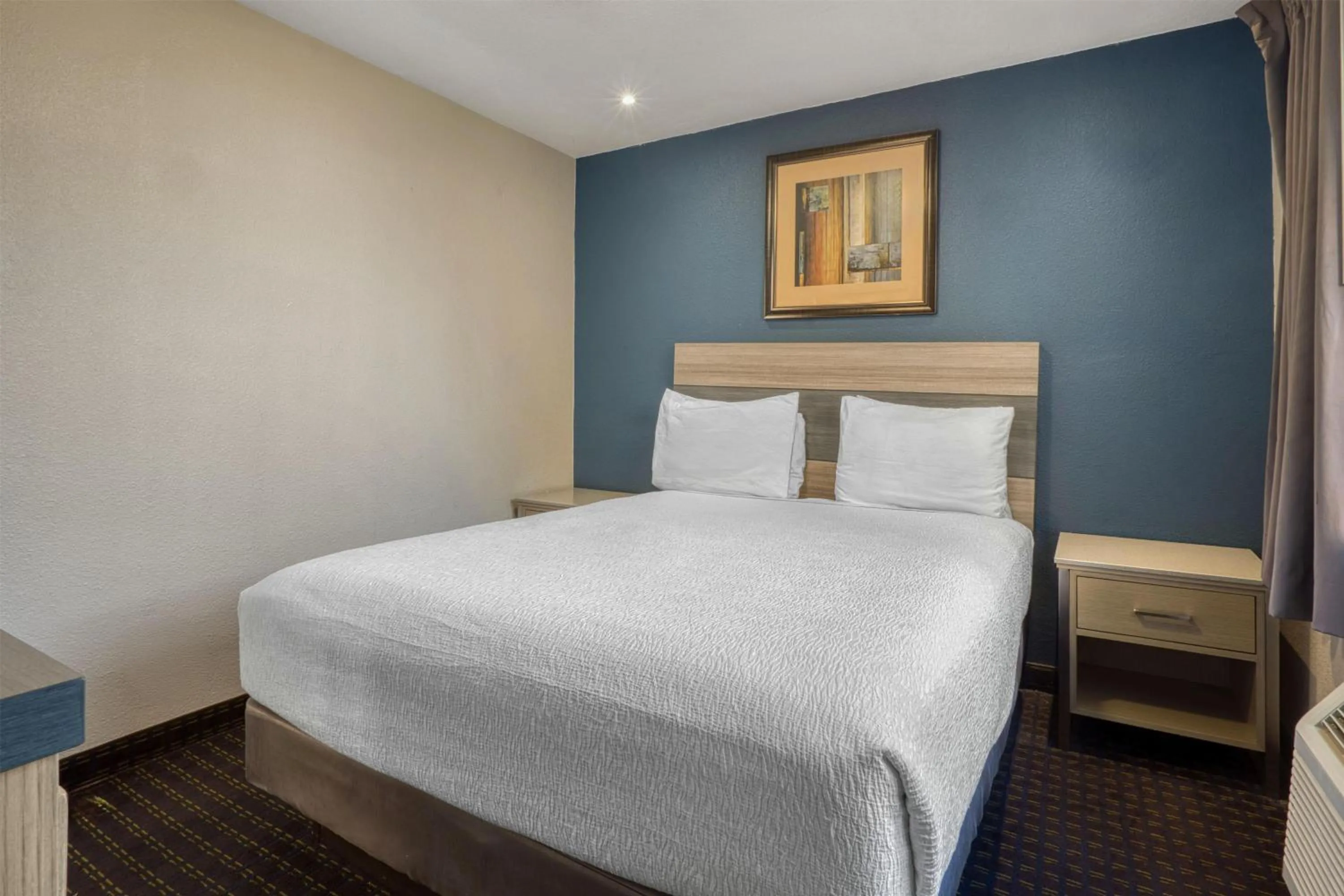 Bedroom, Bed in SureStay Hotel by Best Western San Rafael