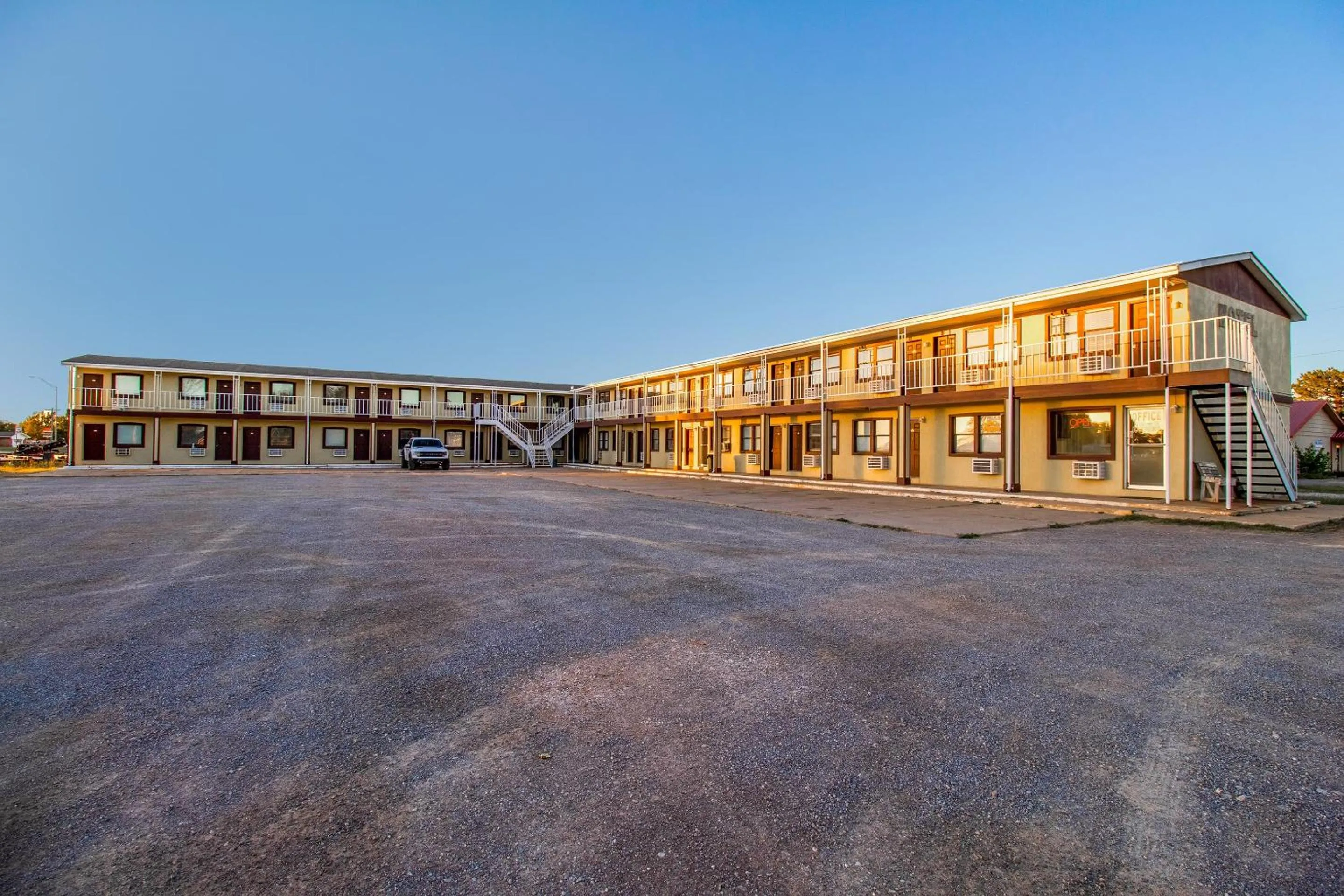 On site in Crossroads Motel Seiling US 60