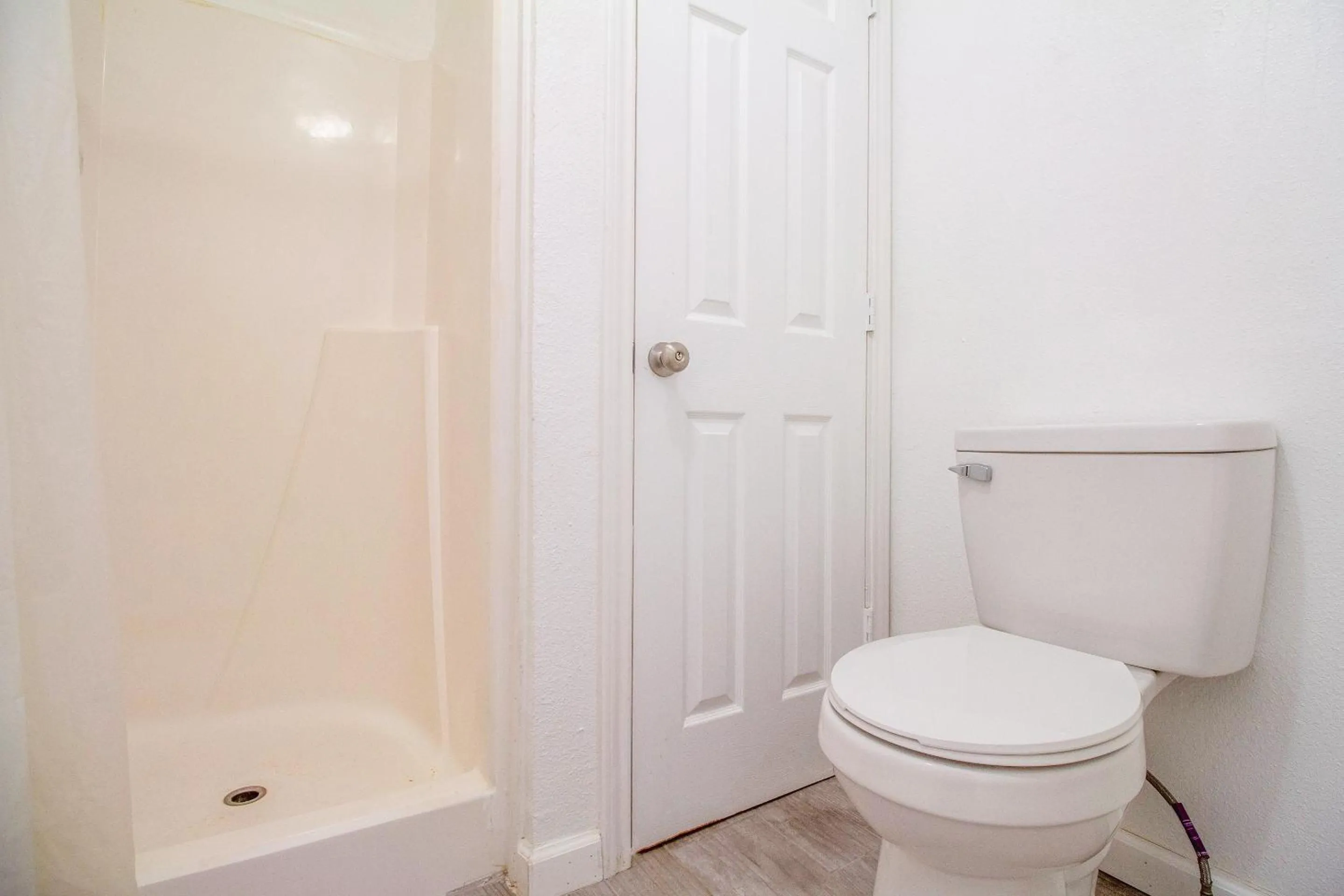 Bathroom in Crossroads Motel Seiling US 60