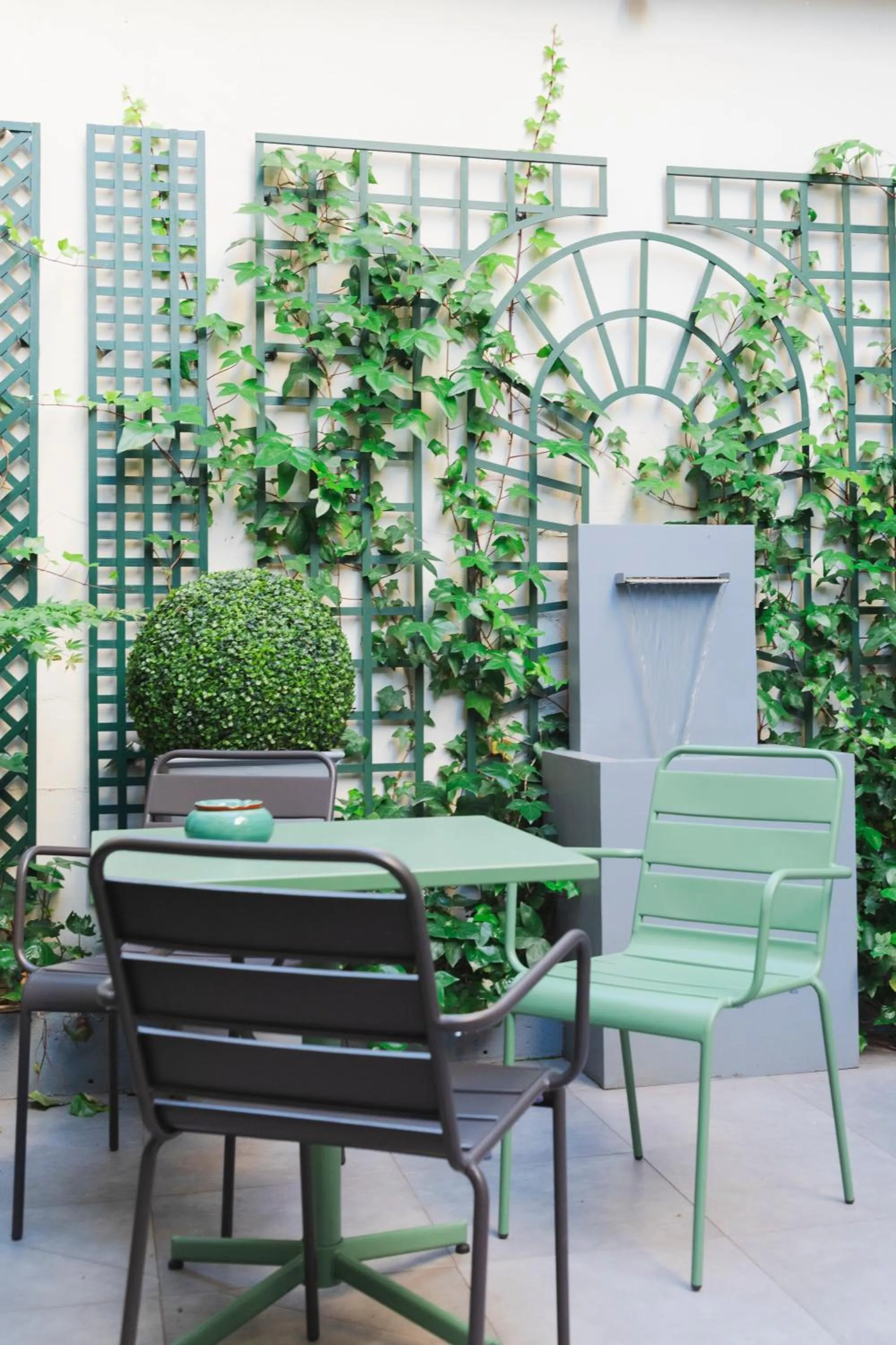 Patio in Porte de Versailles Hotel