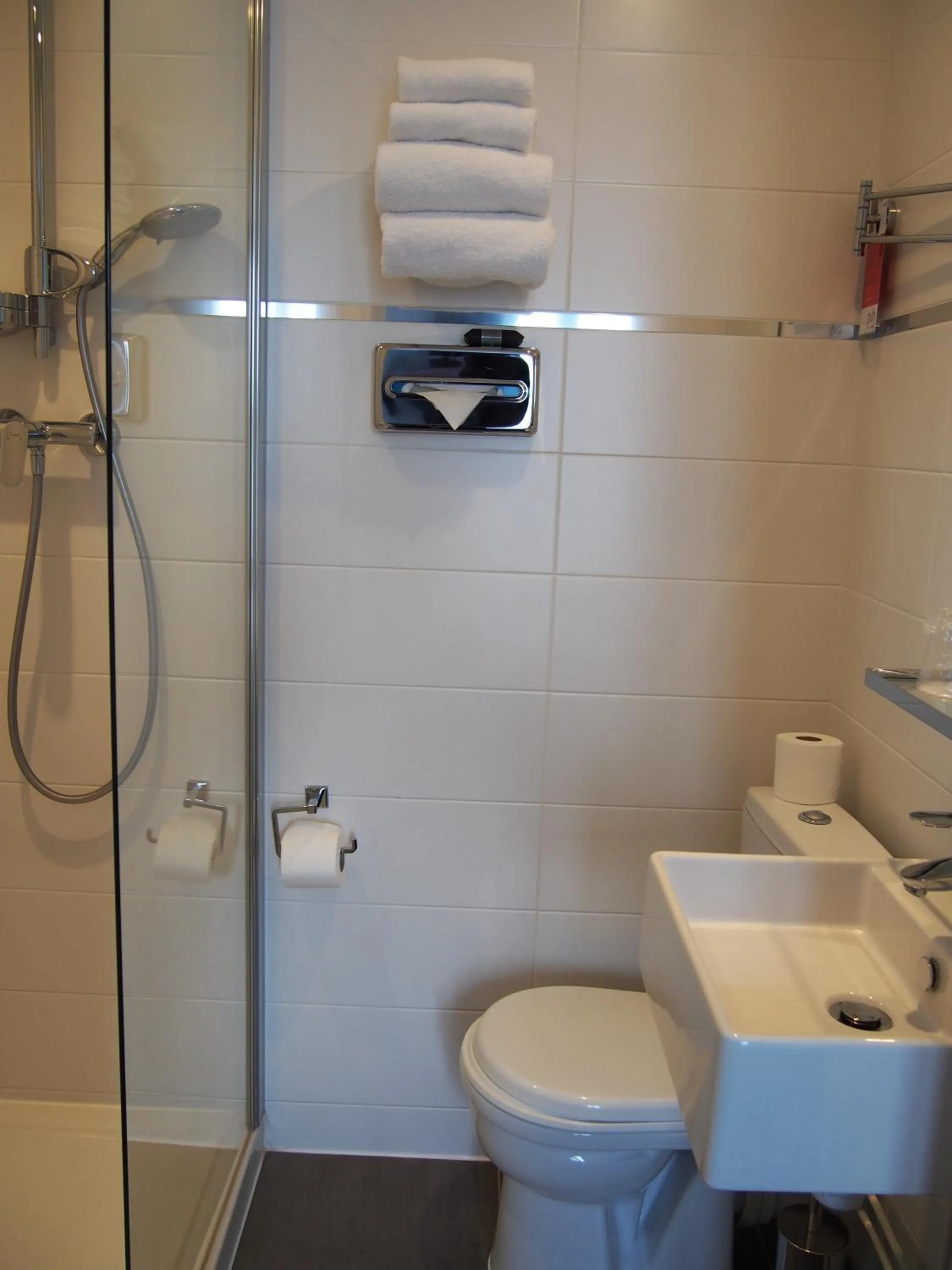 Toilet in Porte de Versailles Hotel