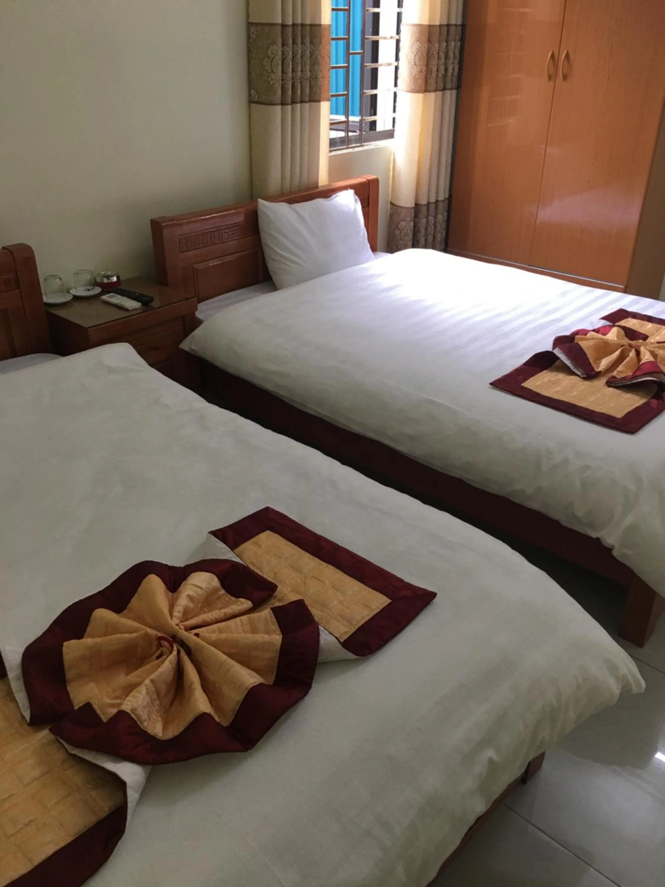 Bed in Duc Thang Guest House (Nhà Nghỉ Đức Thắng)