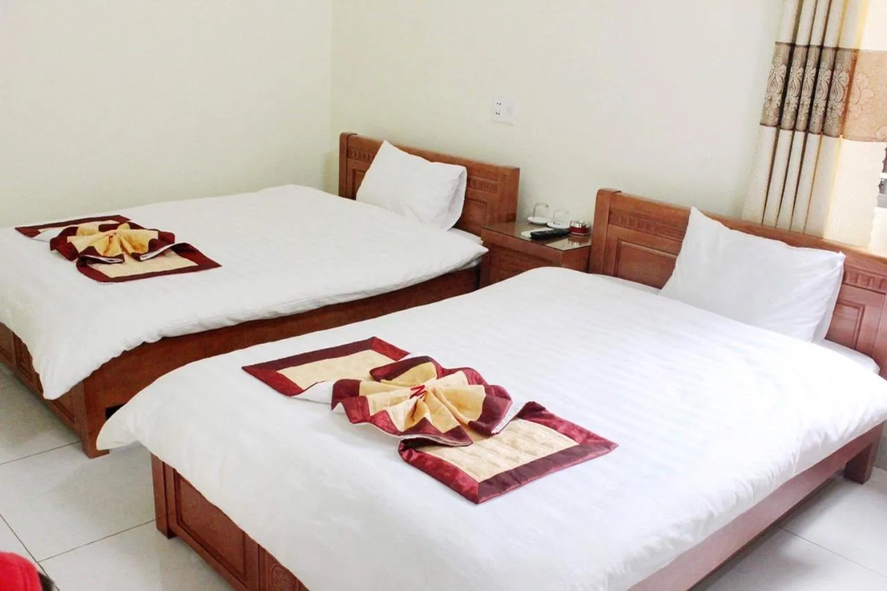 Bed in Duc Thang Guest House (Nhà Nghỉ Đức Thắng)