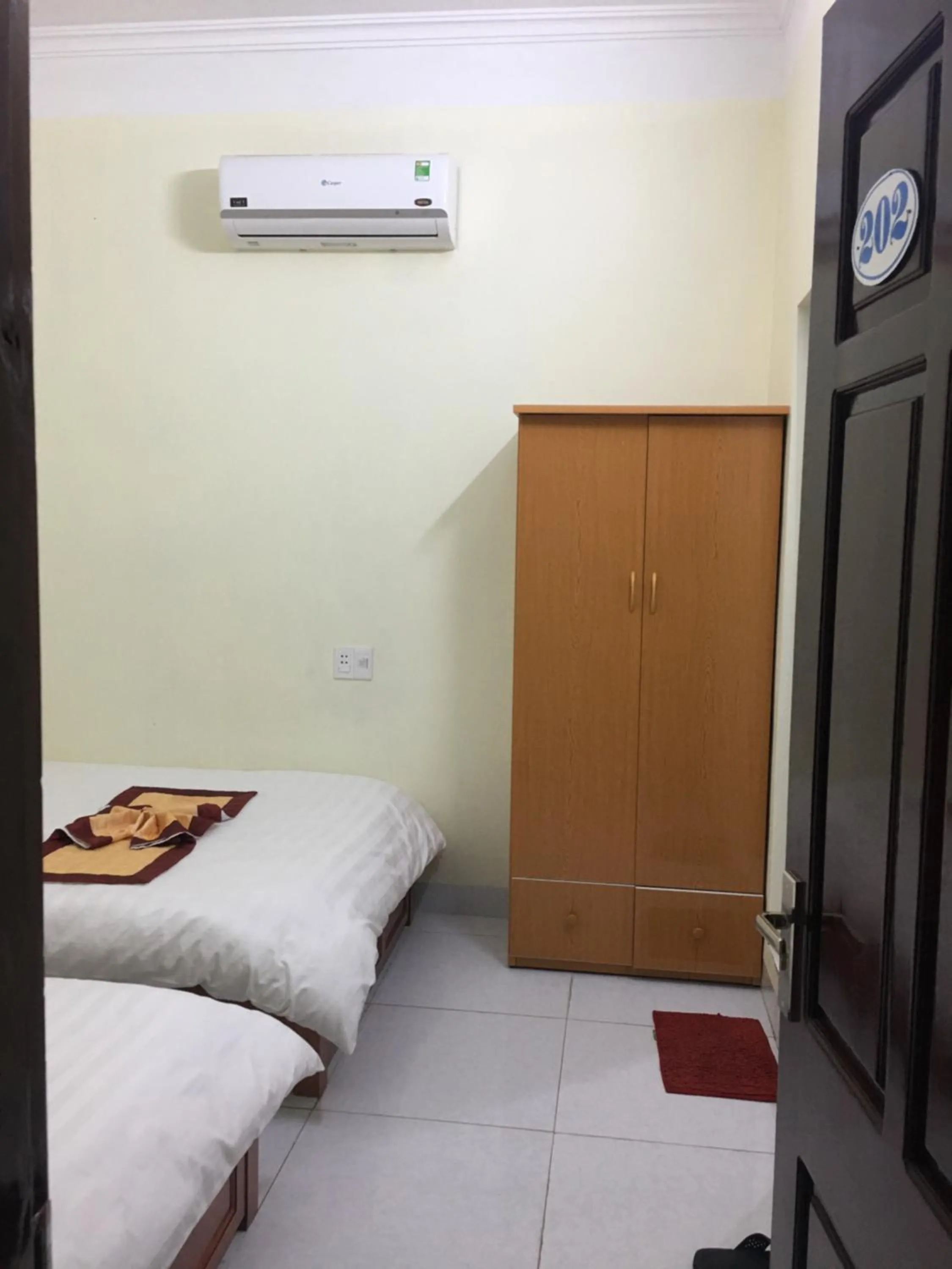 Bed in Duc Thang Guest House (Nhà Nghỉ Đức Thắng)