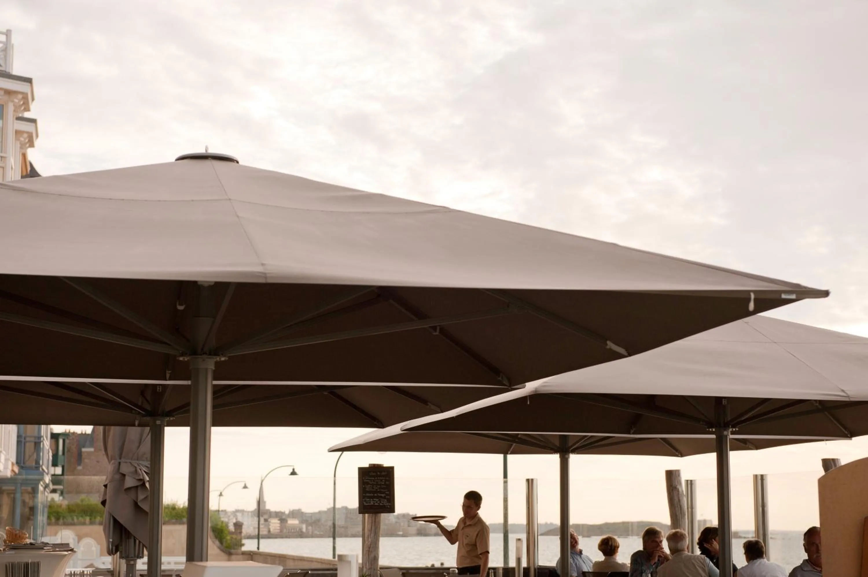 Facade/entrance in Grand Hôtel Des Thermes