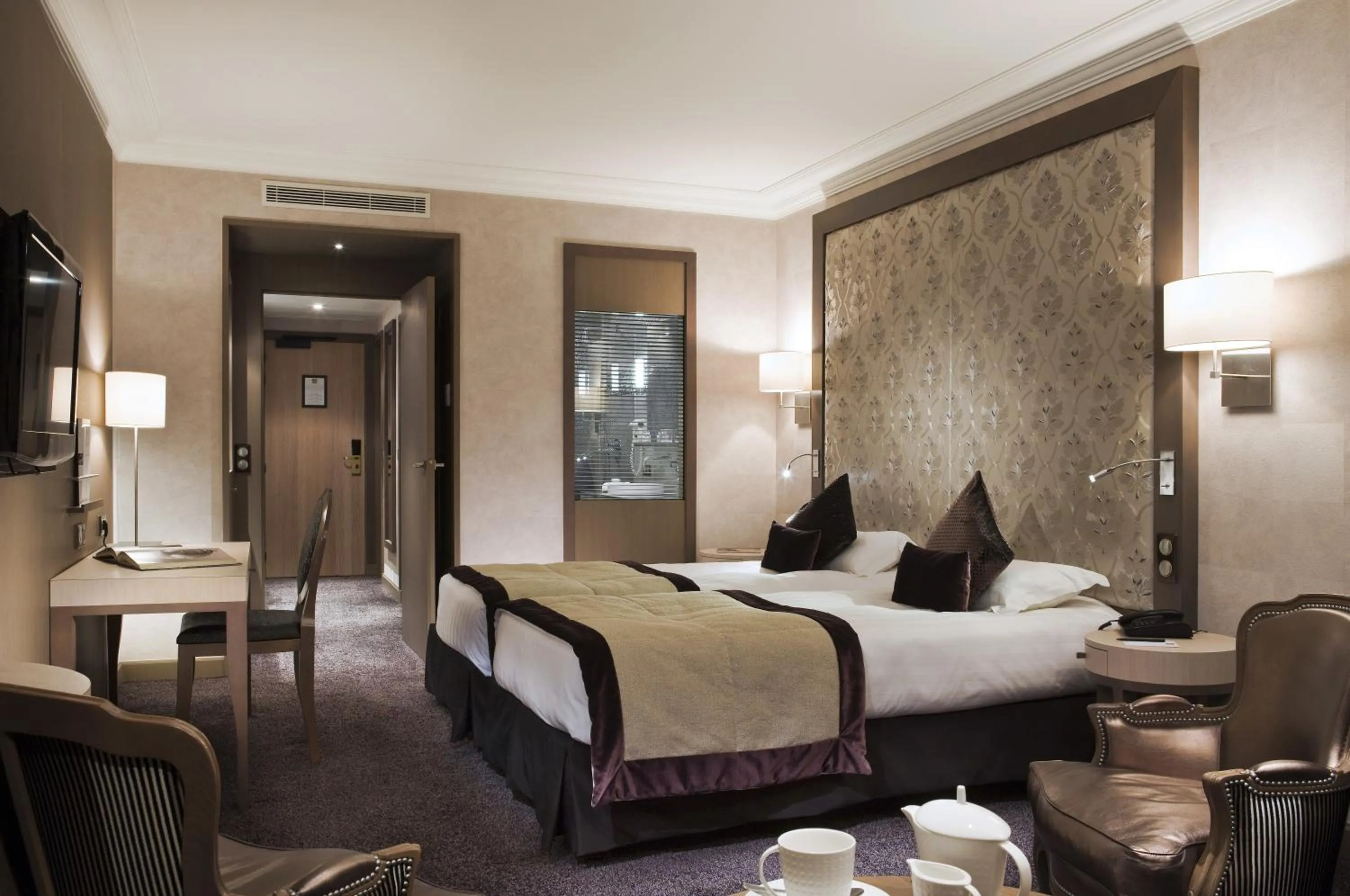 Photo of the whole room, Bed in Grand Hôtel Des Thermes