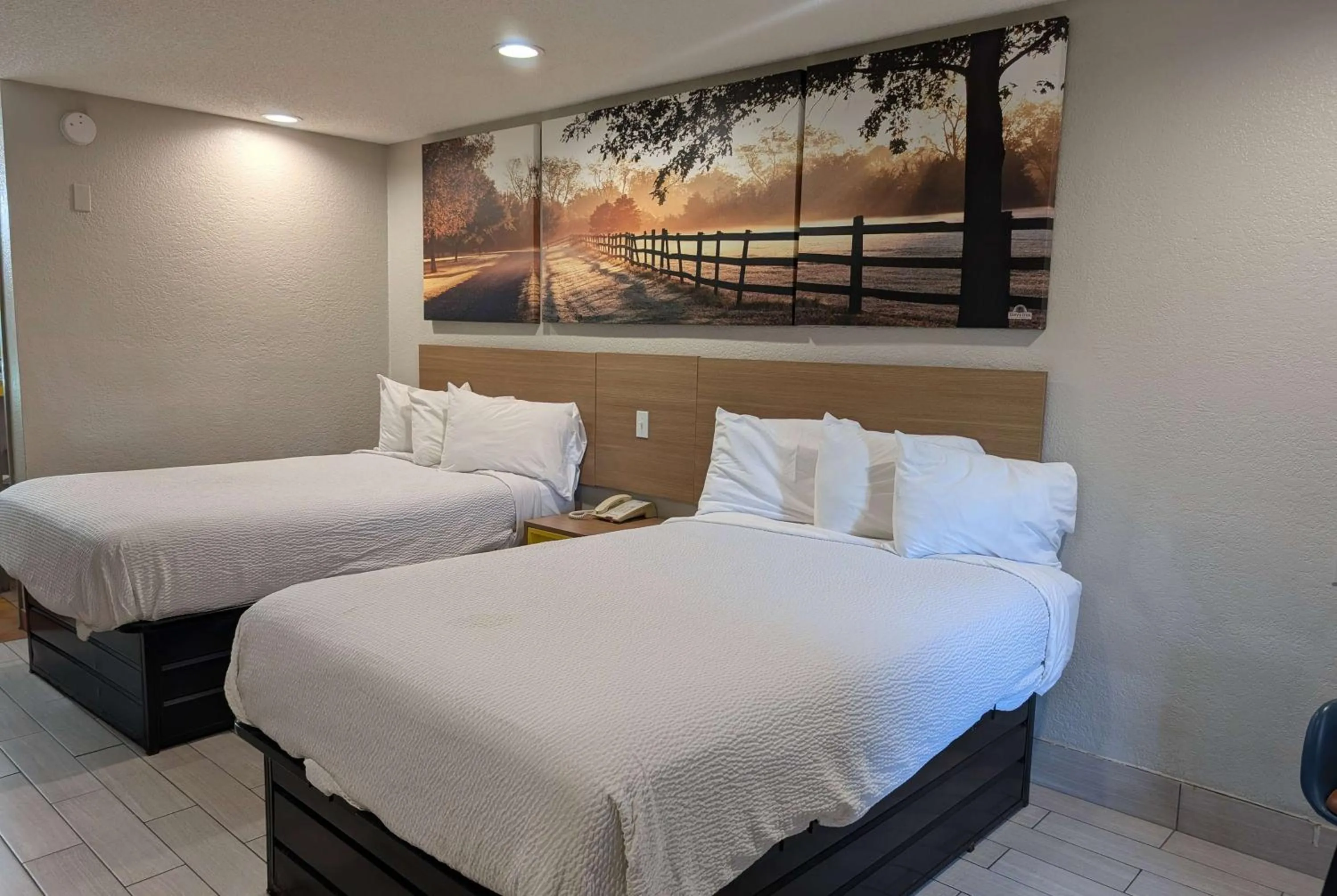 Photo of the whole room, Bed in Days Inn by Wyndham Arcadia Louisiana