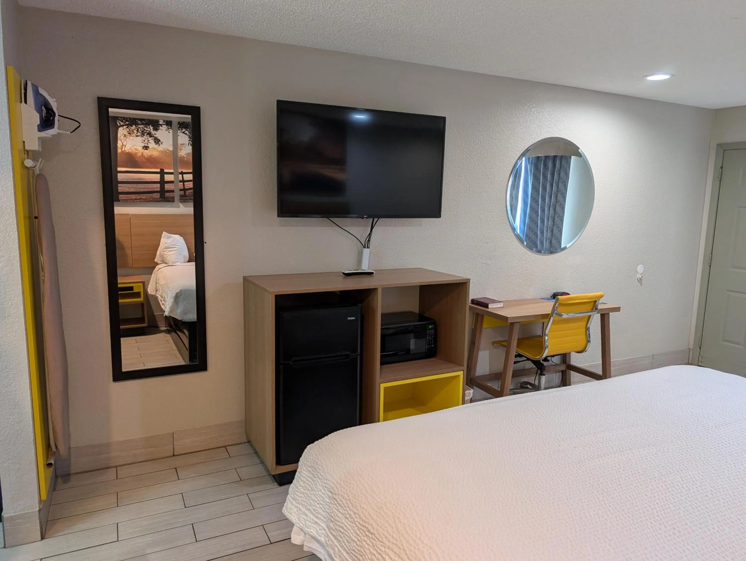 Photo of the whole room, Bed in Days Inn by Wyndham Arcadia Louisiana