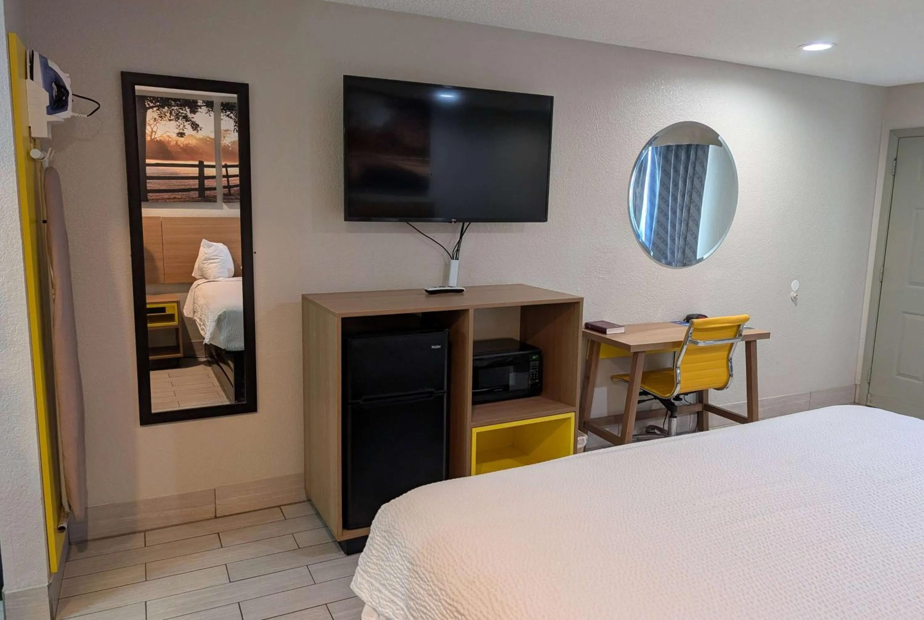 Photo of the whole room, Bed in Days Inn by Wyndham Arcadia Louisiana