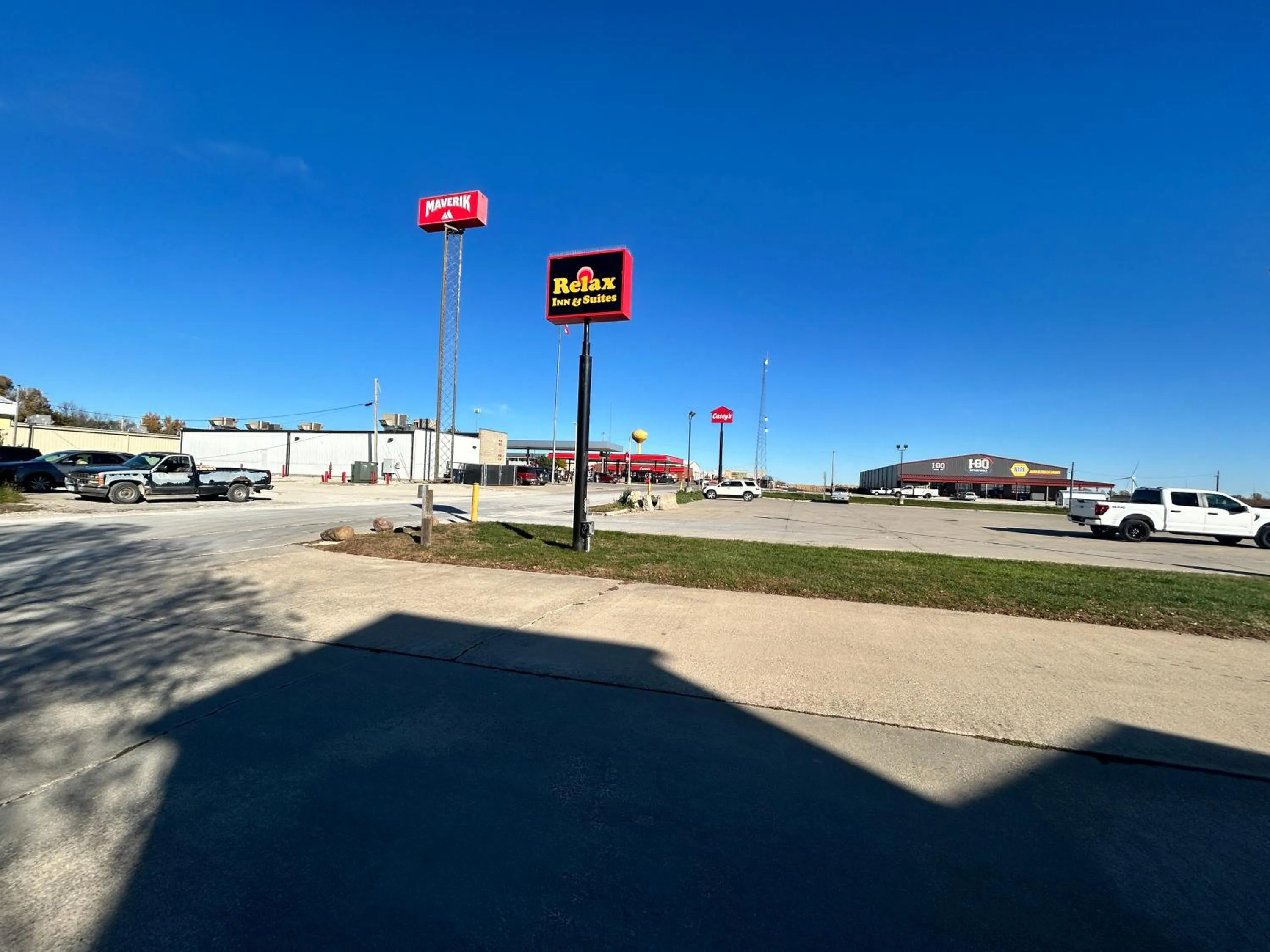 Parking in Relax Inn and Suite Adair I 80