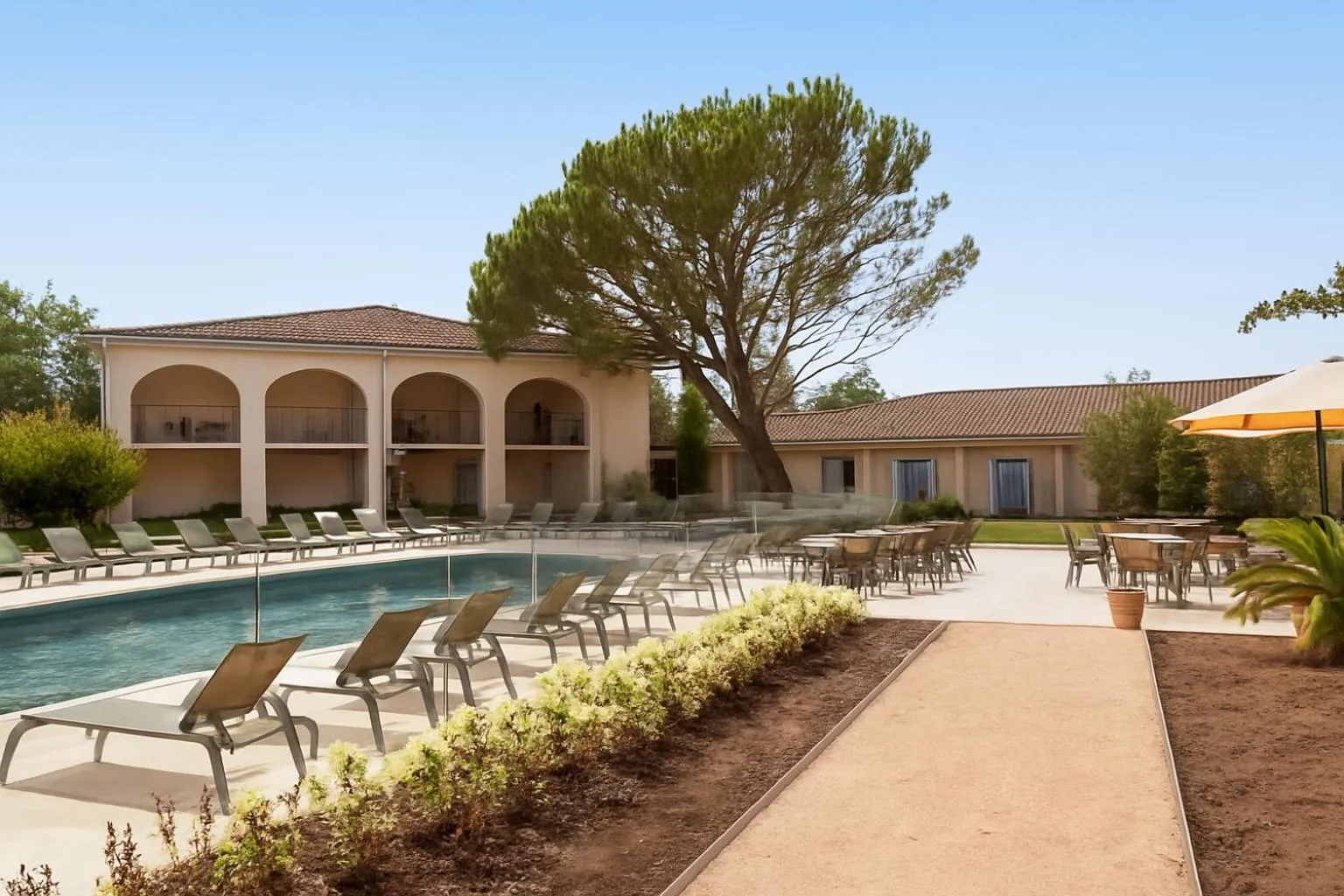 Golden Tulip Avignon Le Paradou