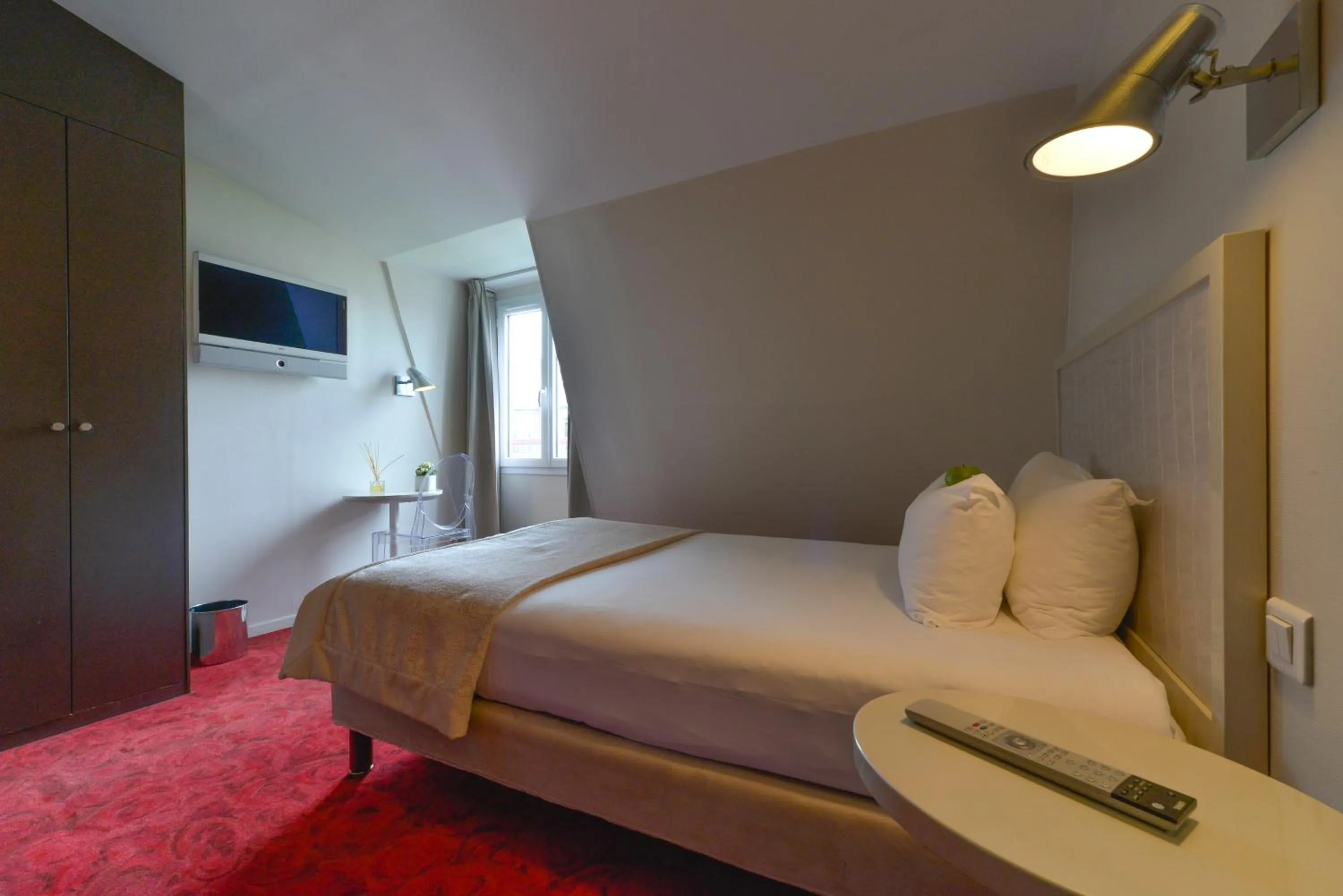 Photo of the whole room, Bed in Le Quartier Bercy-Square