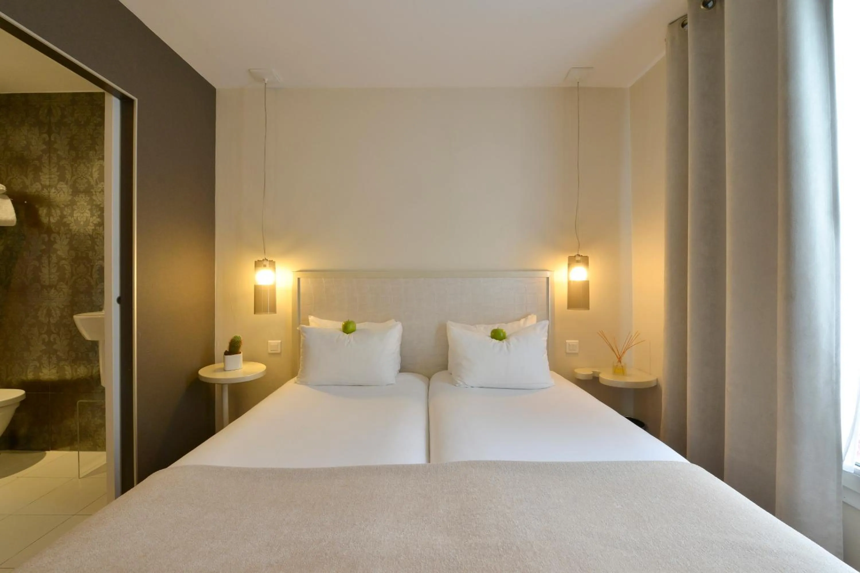 Photo of the whole room, Bed in Le Quartier Bercy-Square