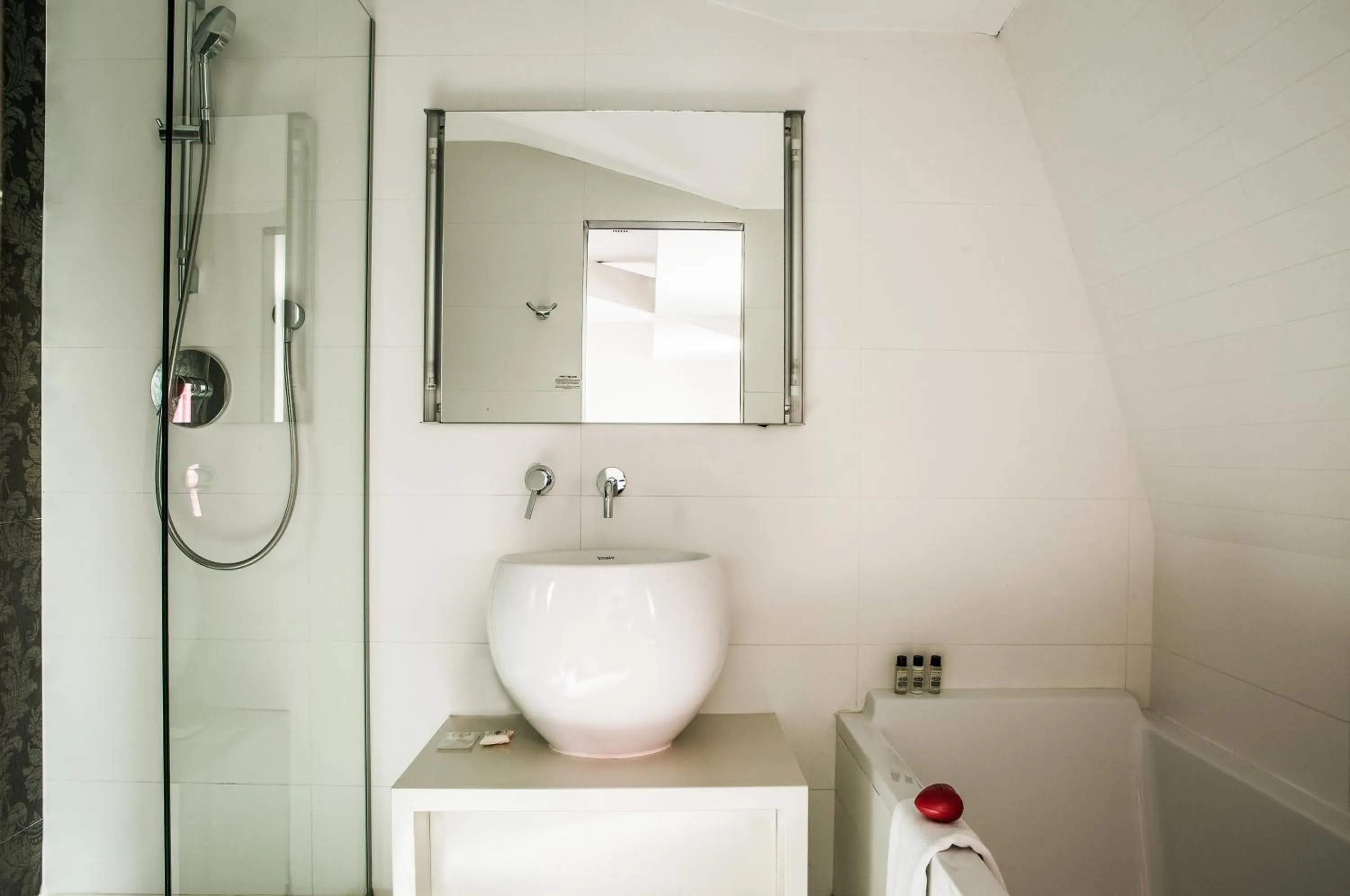 Bathroom in Le Quartier Bercy-Square