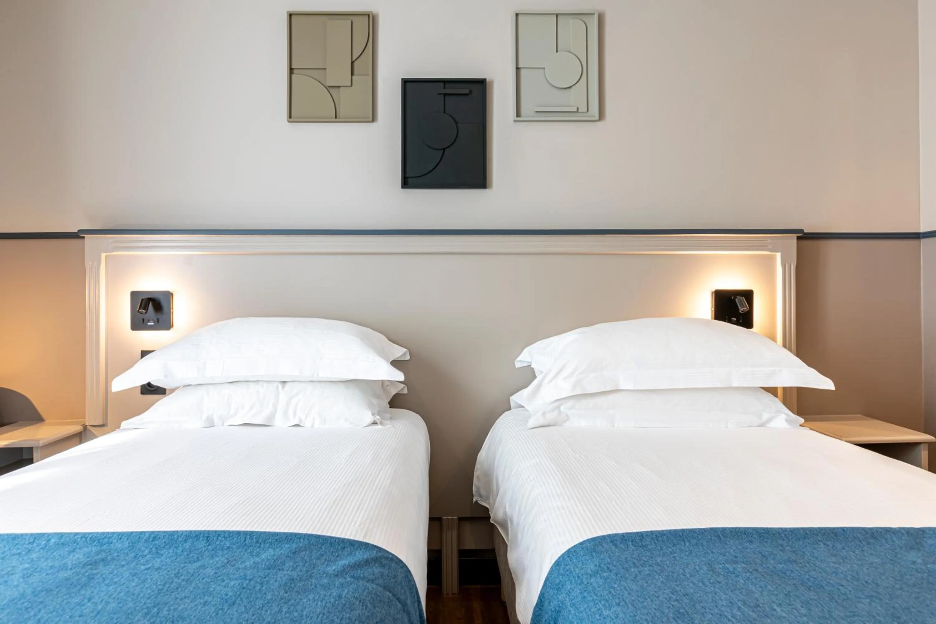 Bedroom, Bed in Hôtel Montcalm