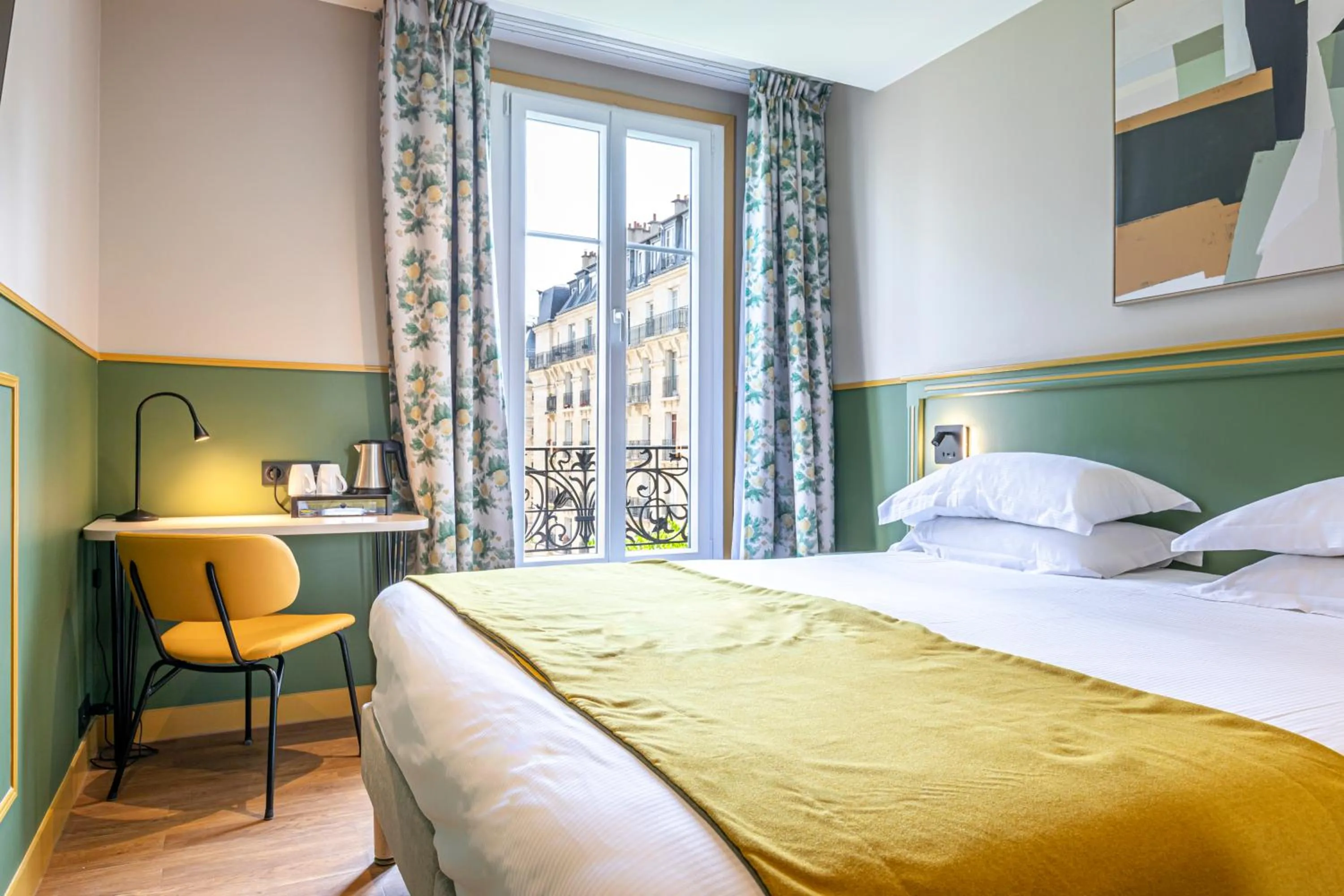 Bedroom, Bed in Hôtel Montcalm