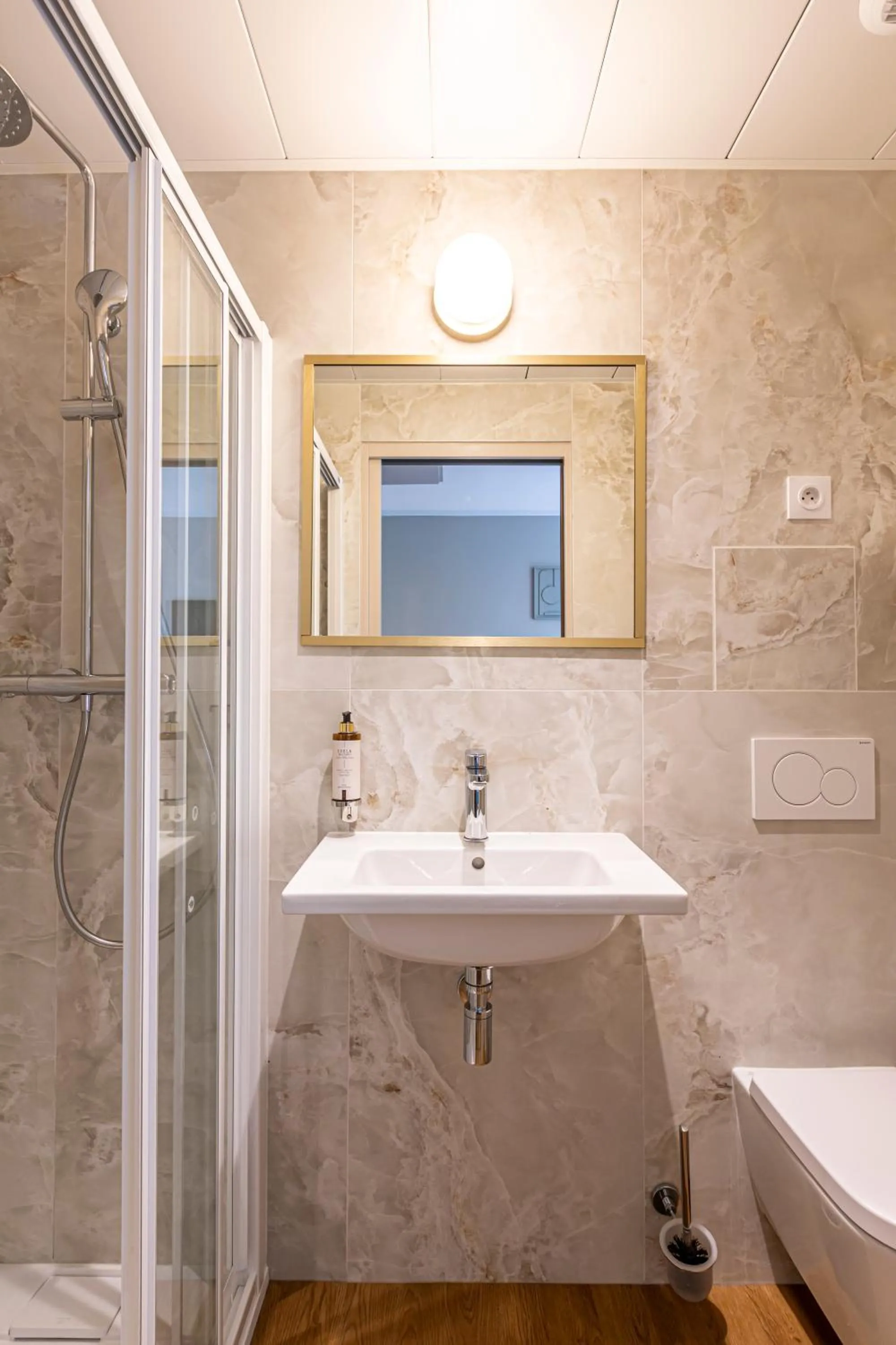 Bathroom in Hôtel Montcalm