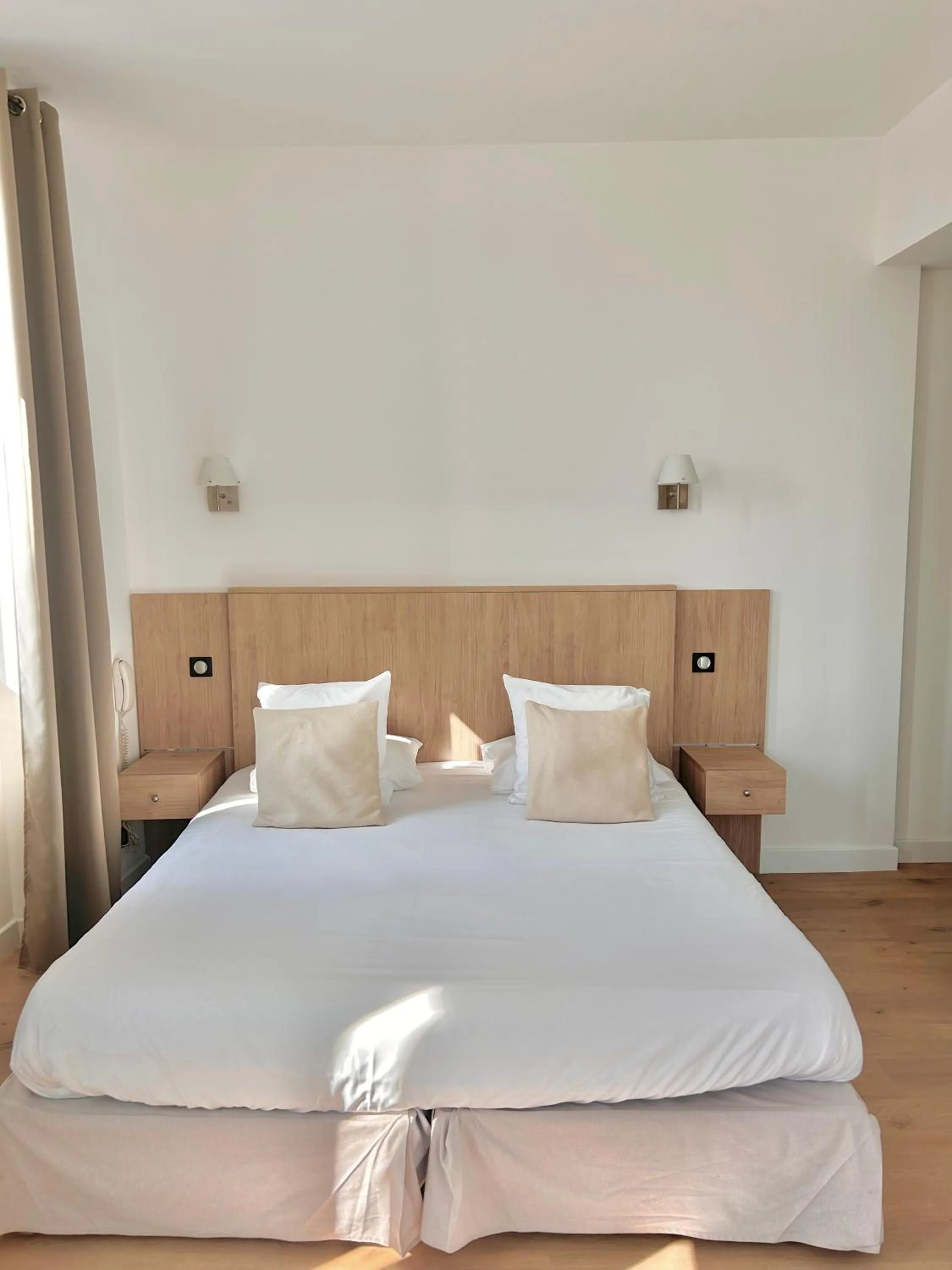 Photo of the whole room, Bed in Hôtel Les Deux Coteaux