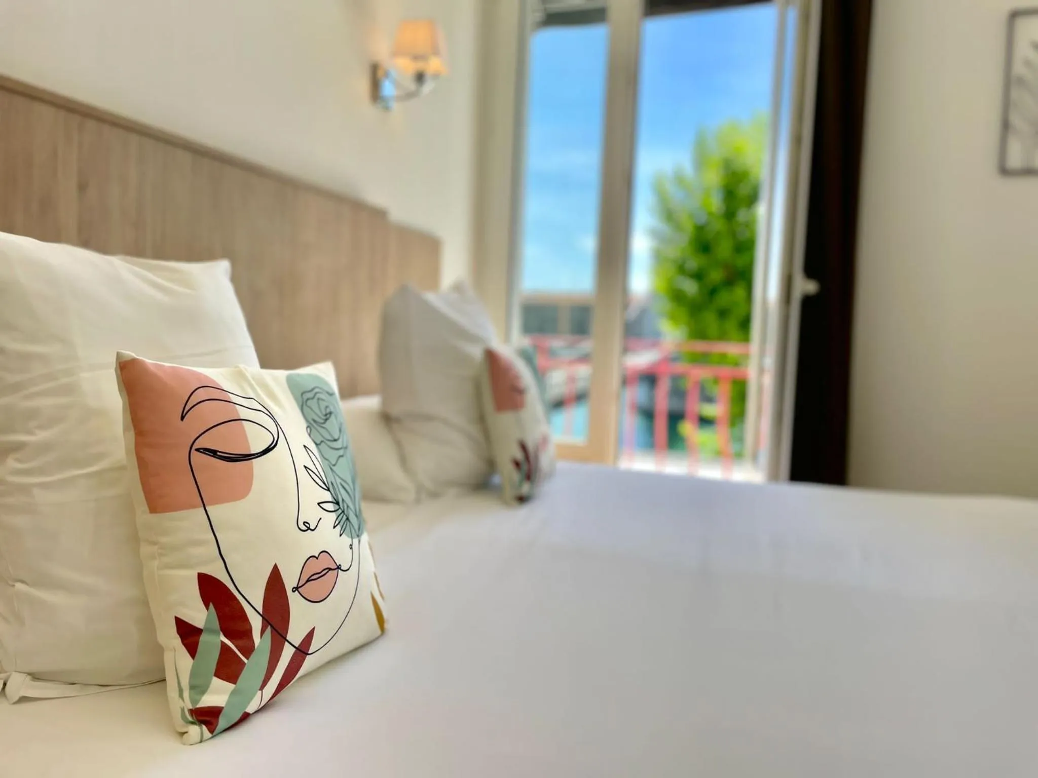 Bed in Hôtel Les Deux Coteaux