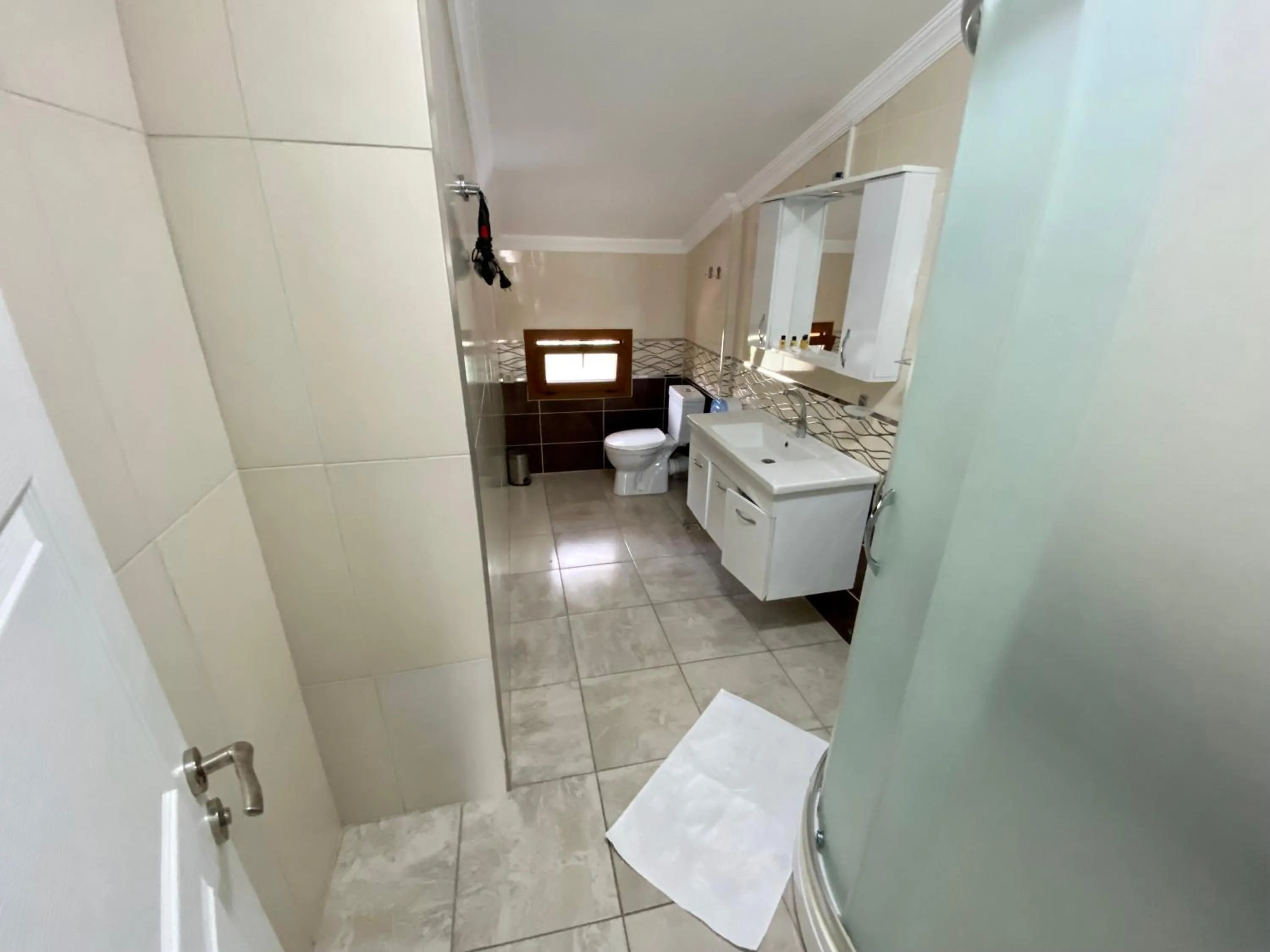 Bathroom, Bed in Doğa Villa Guest House