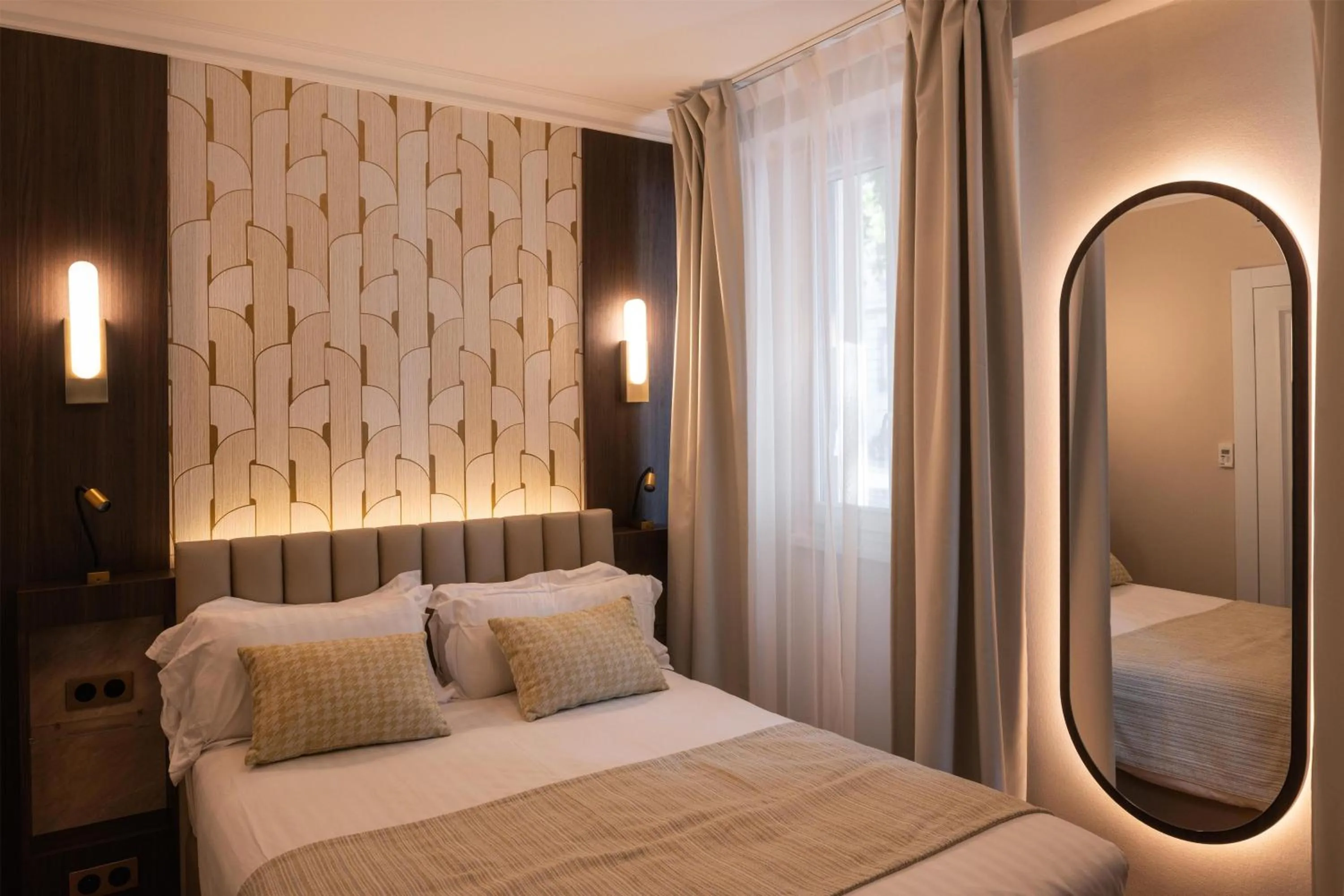 Photo of the whole room, Bed in Best Western Au Trocadéro