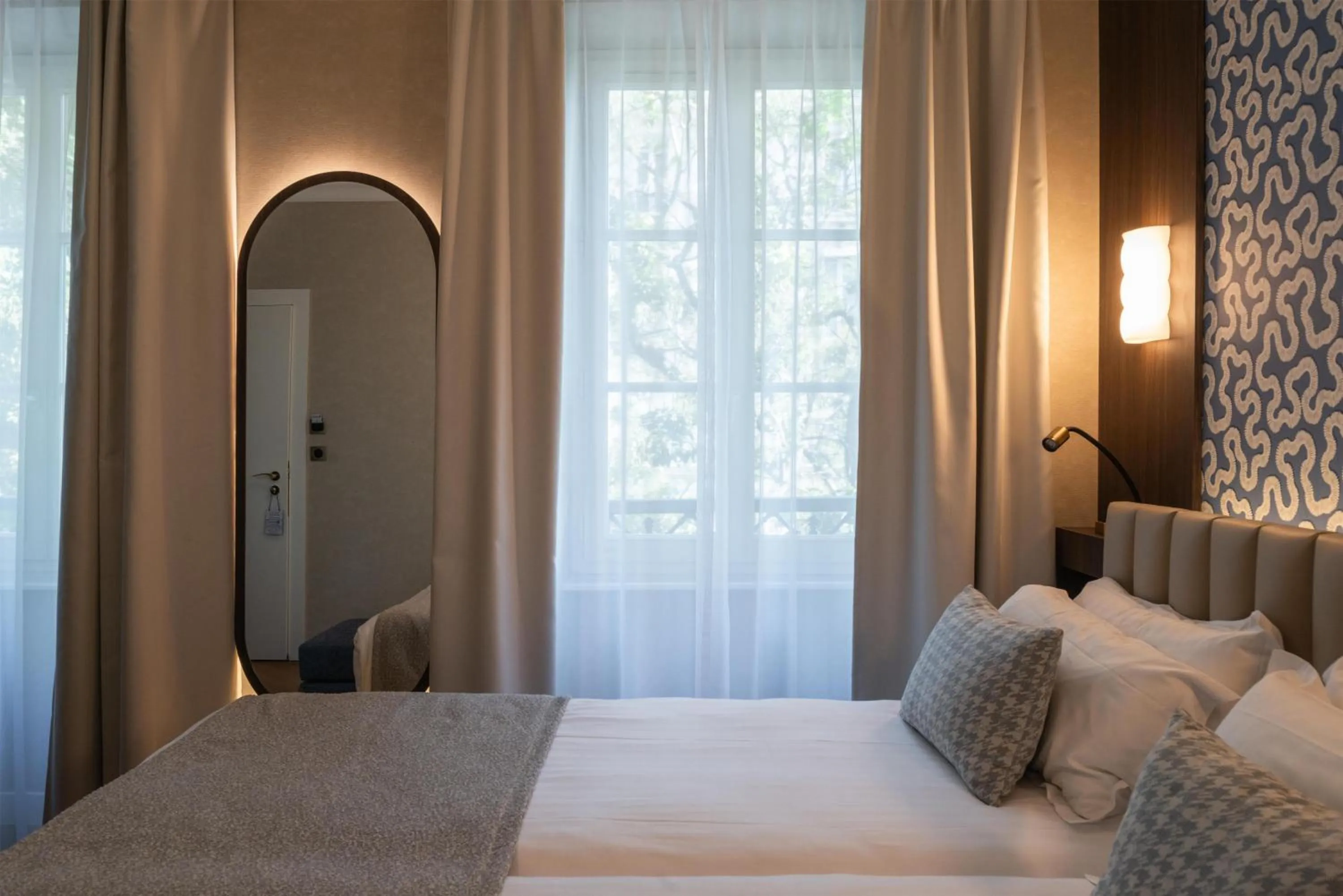 Bedroom, Bed in Best Western Au Trocadéro