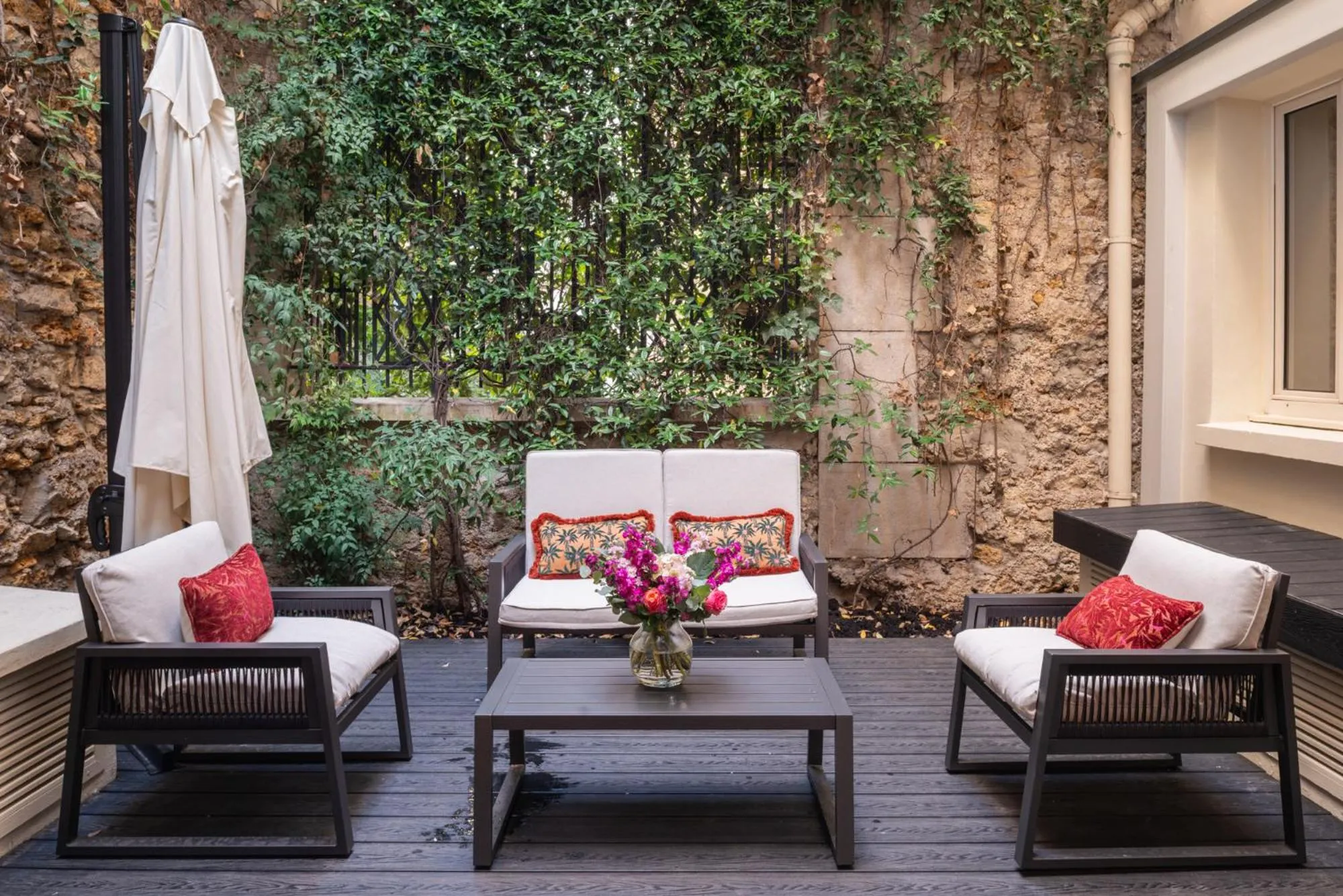 Patio in Best Western Au Trocadéro