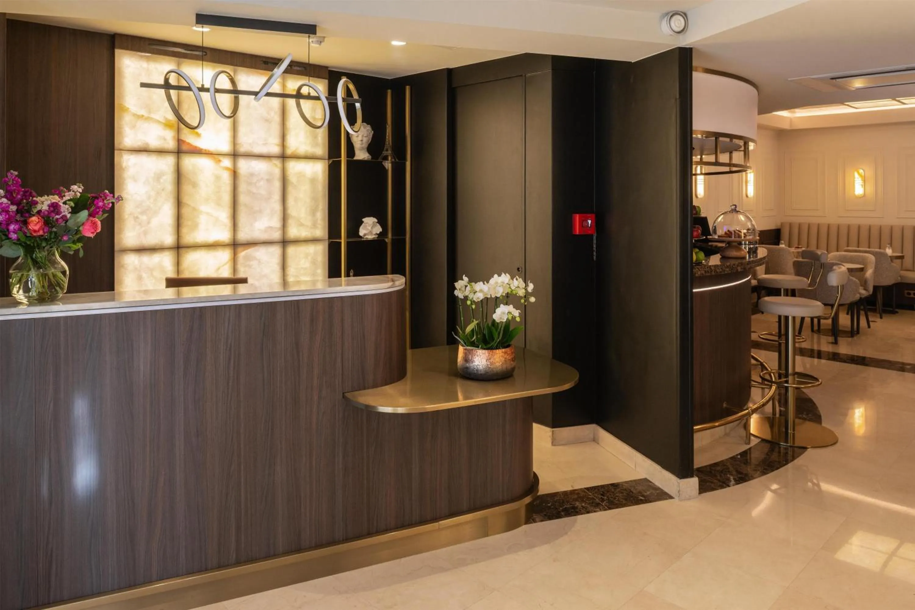 Lobby or reception in Best Western Au Trocadéro