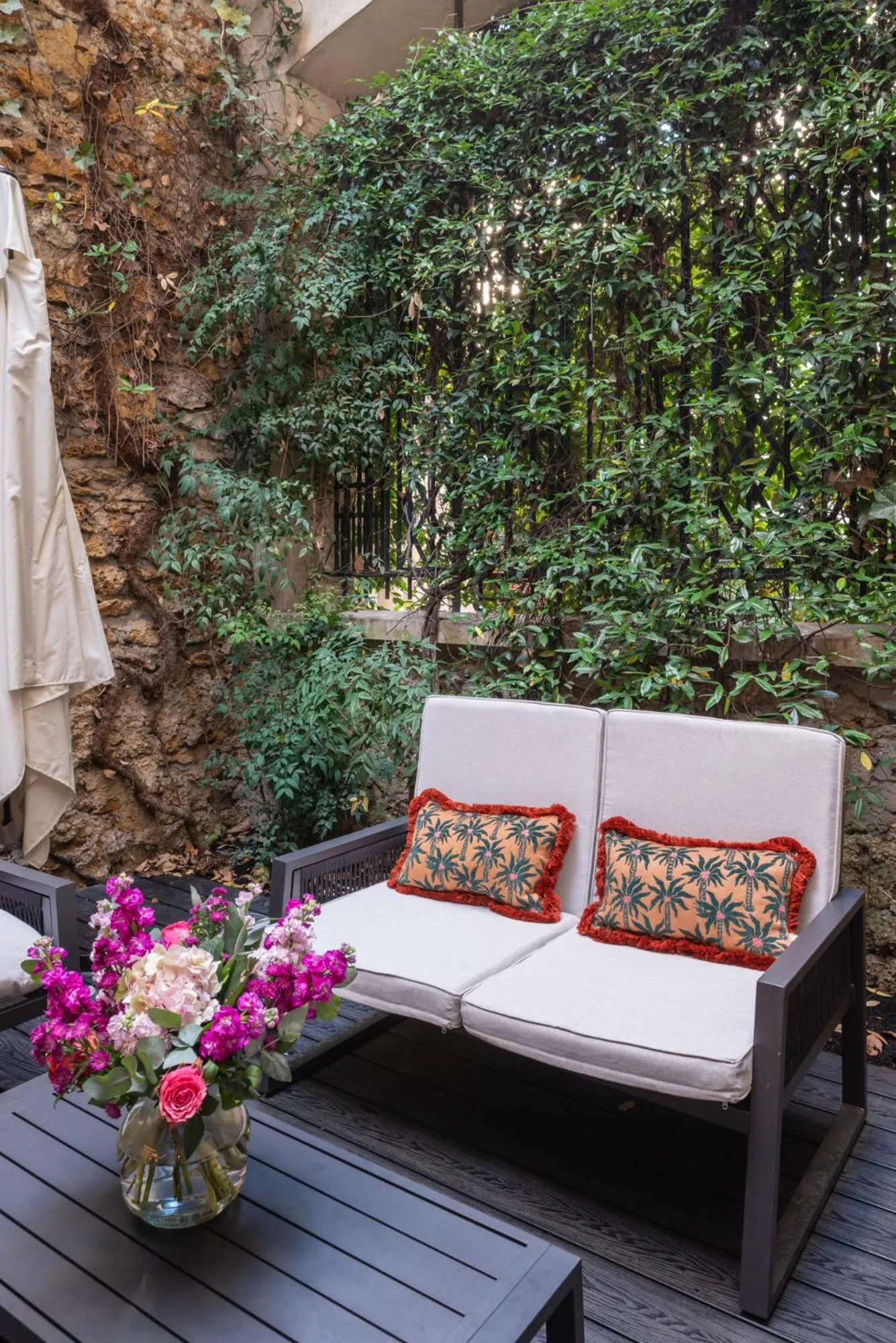 Patio in Best Western Au Trocadéro